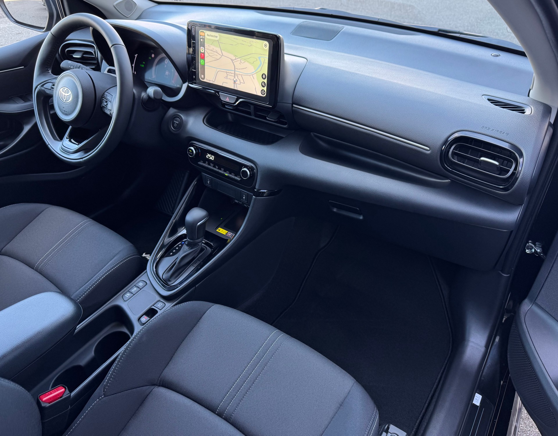 TOYOTA Yaris 1.5 Trend e-CVT-image-9