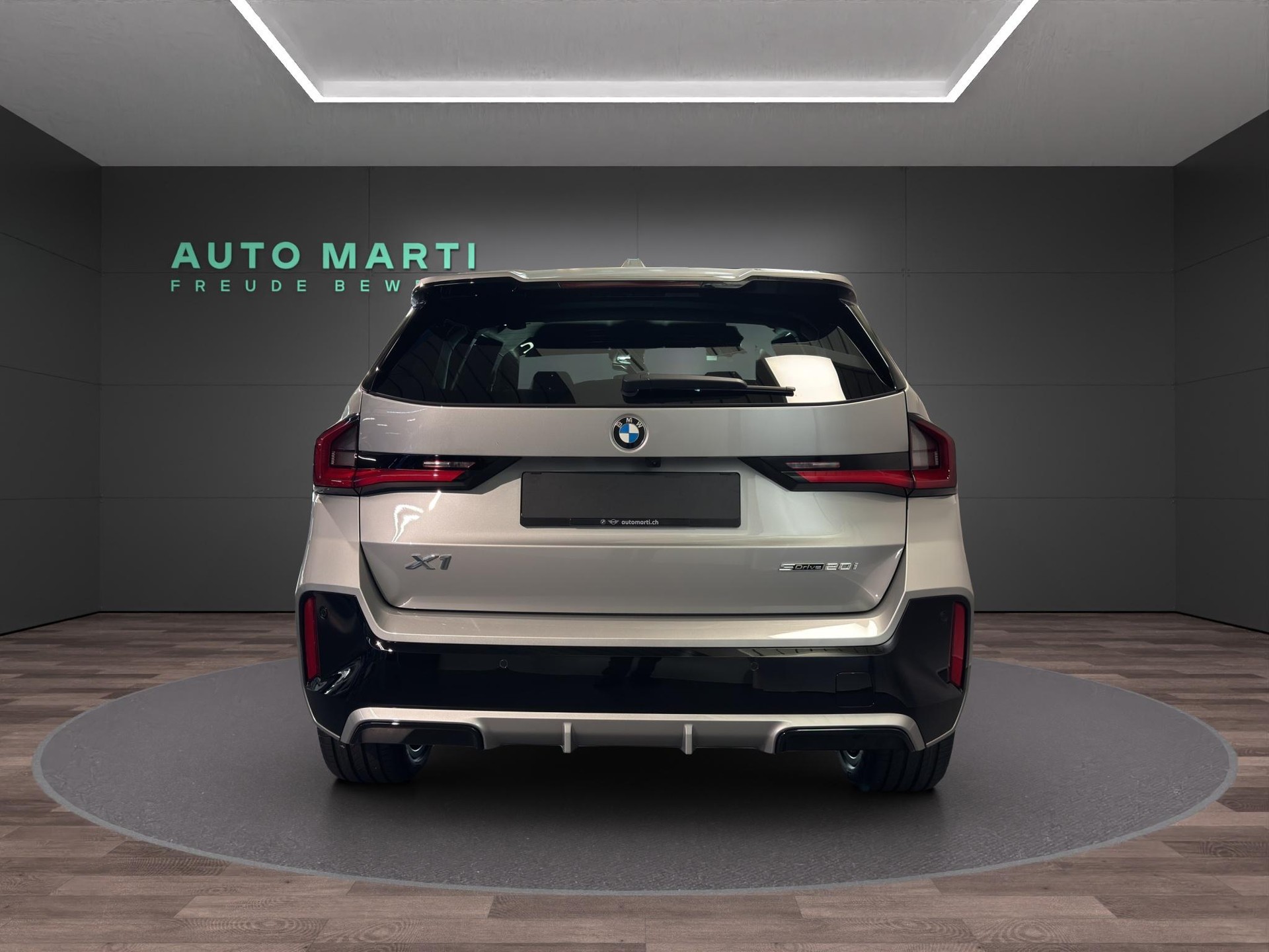 BMW X1 U11 20i sDrive paddles-image-2
