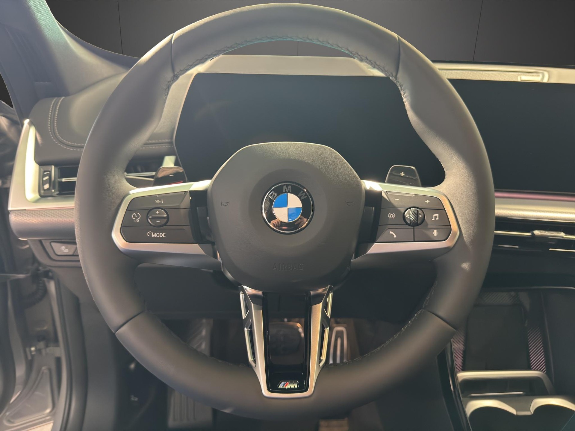 BMW X1 U11 20i sDrive paddles-image-12