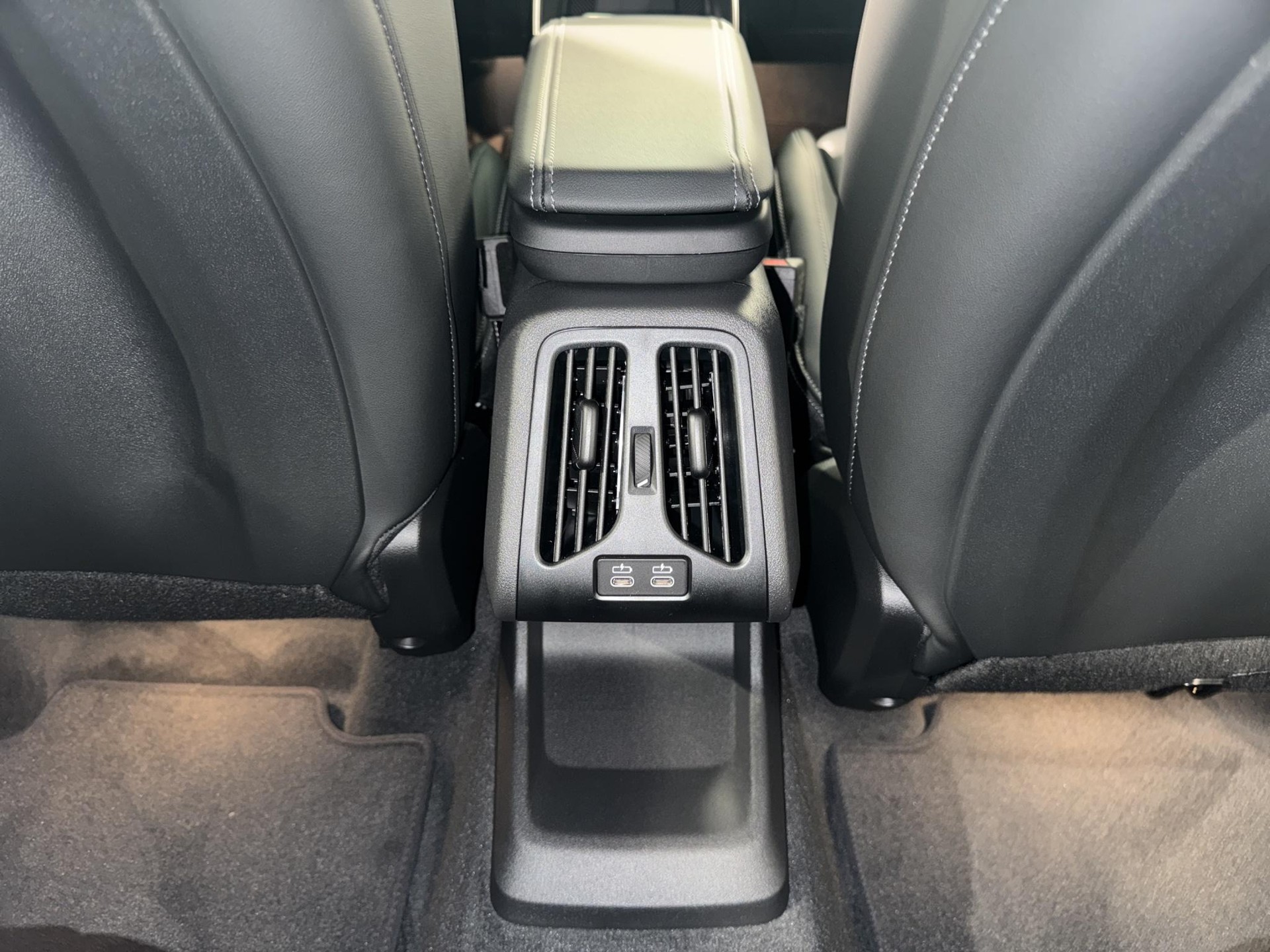BMW X1 U11 20i sDrive paddles-image-19