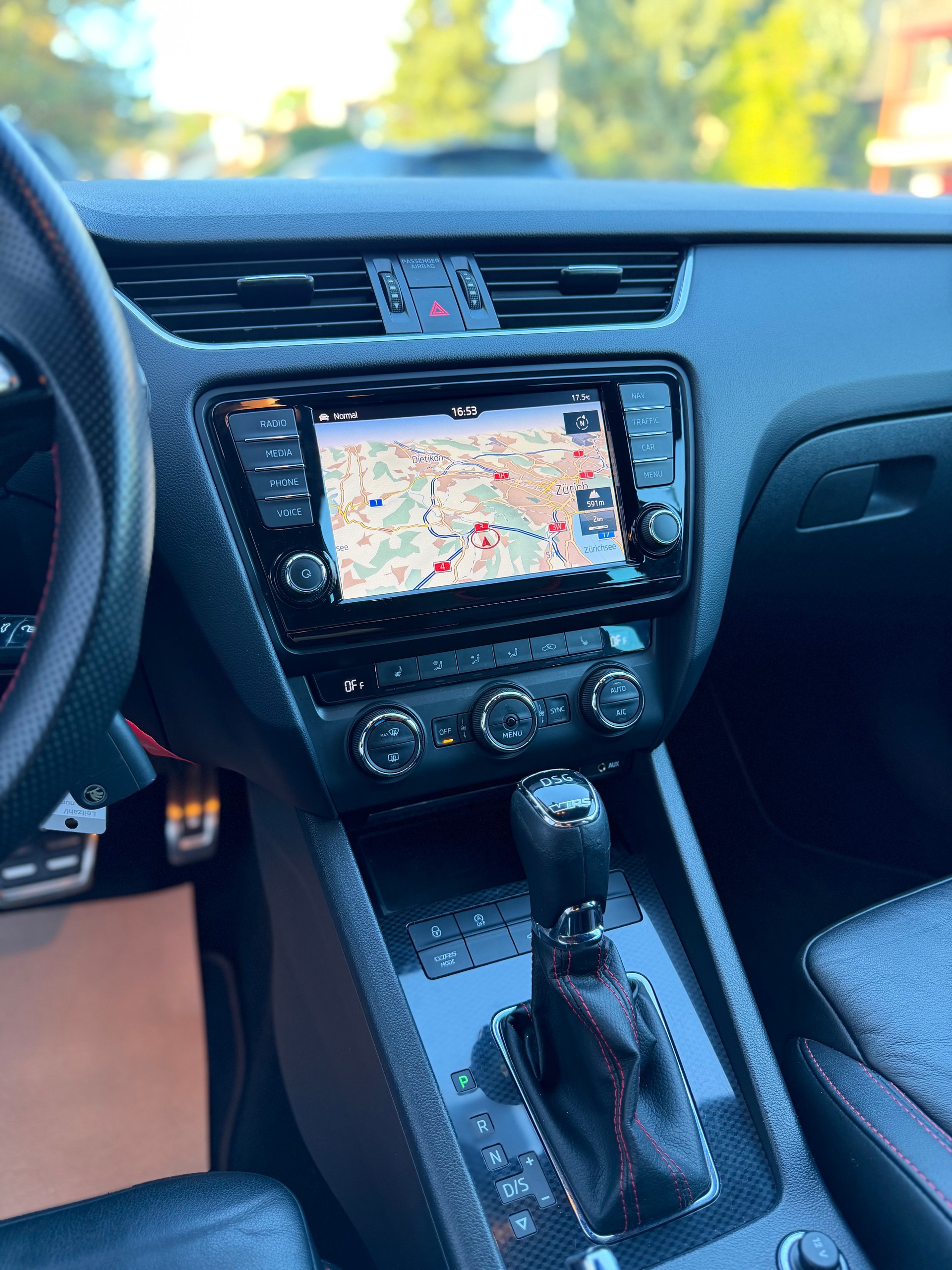 SKODA Octavia Combi 2.0 TSI RS DSG-image-10