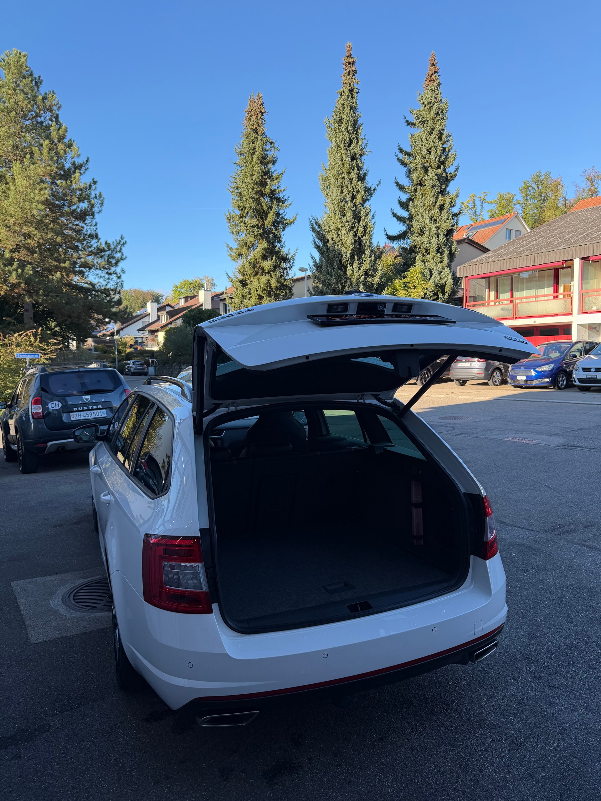 SKODA Octavia Combi 2.0 TSI RS DSG-image-13