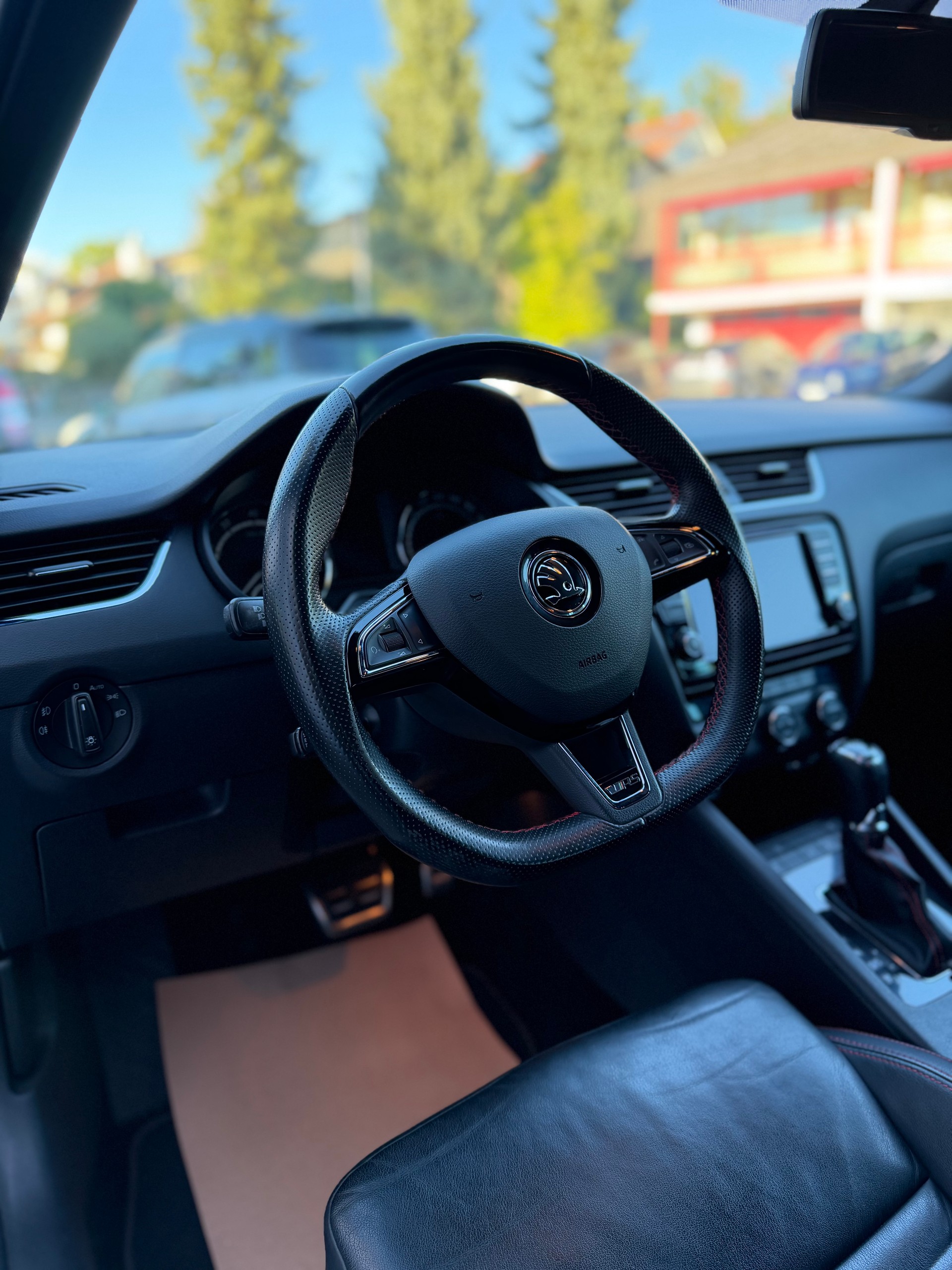 SKODA Octavia Combi 2.0 TSI RS DSG-image-6