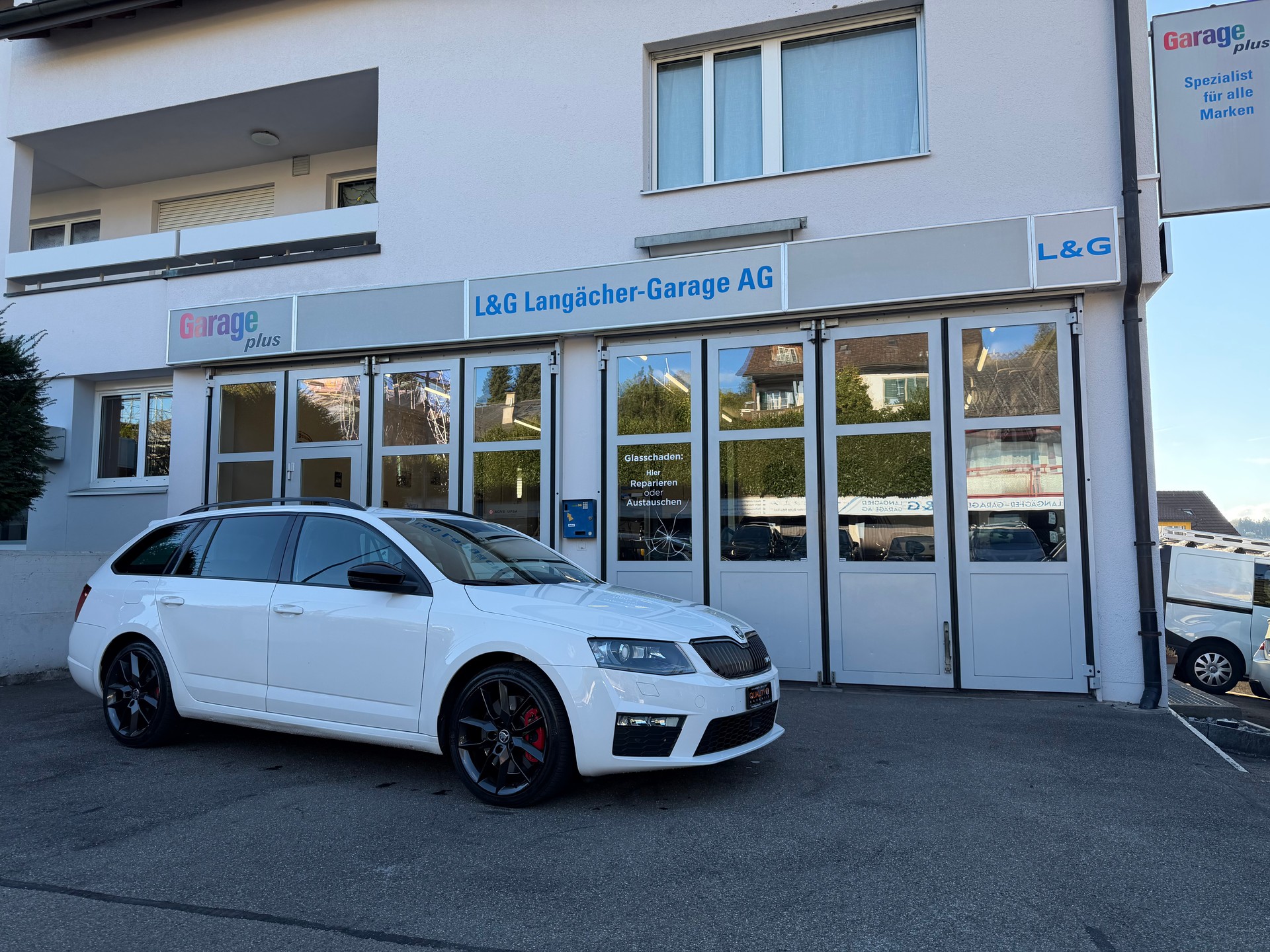 SKODA Octavia Combi 2.0 TSI RS DSG-image-1