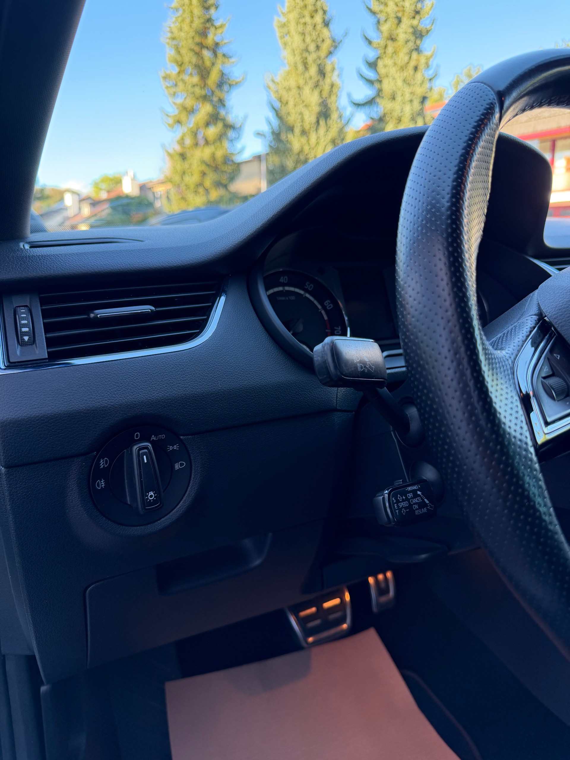 SKODA Octavia Combi 2.0 TSI RS DSG-image-8