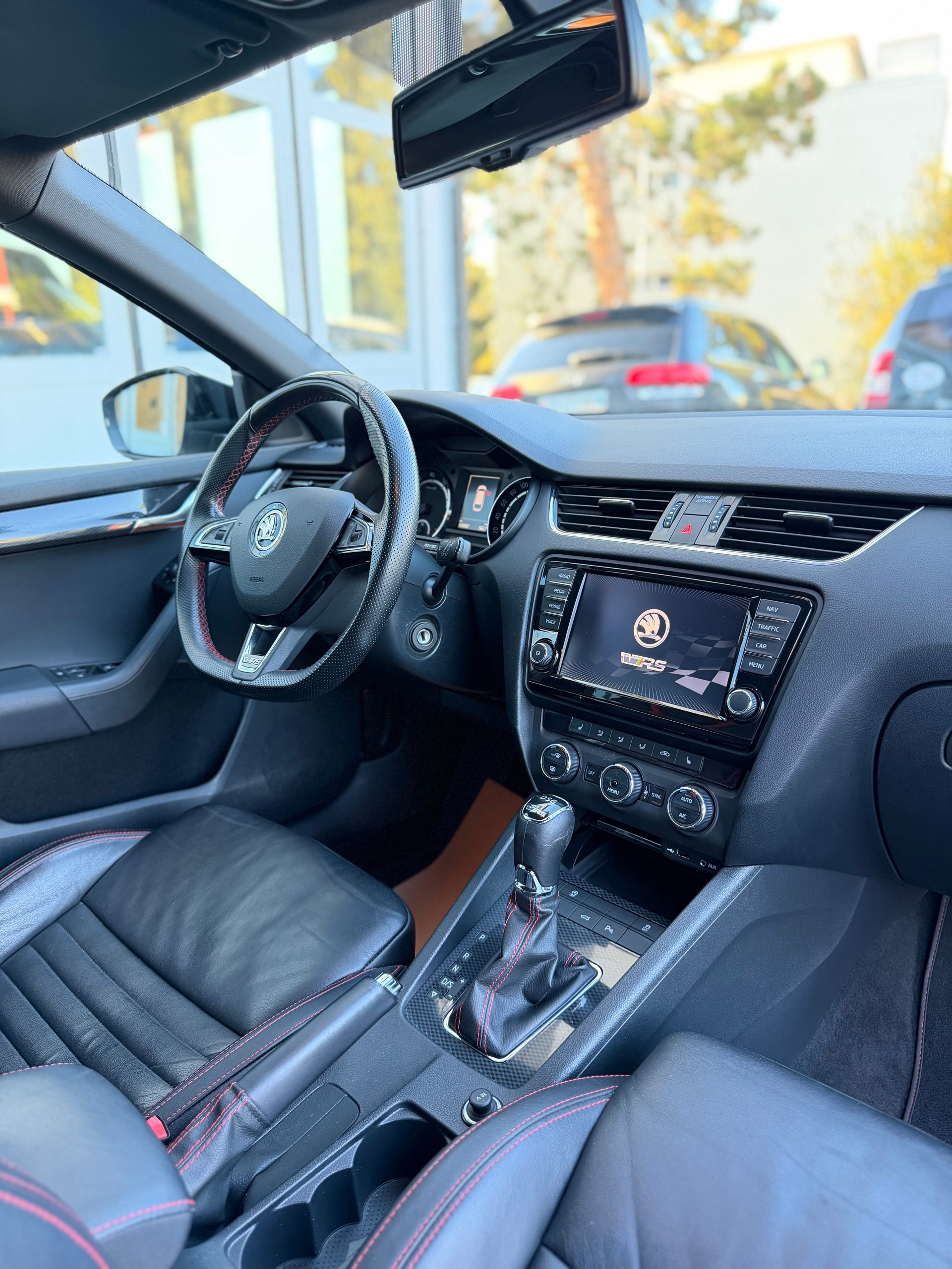 SKODA Octavia Combi 2.0 TSI RS DSG-image-5