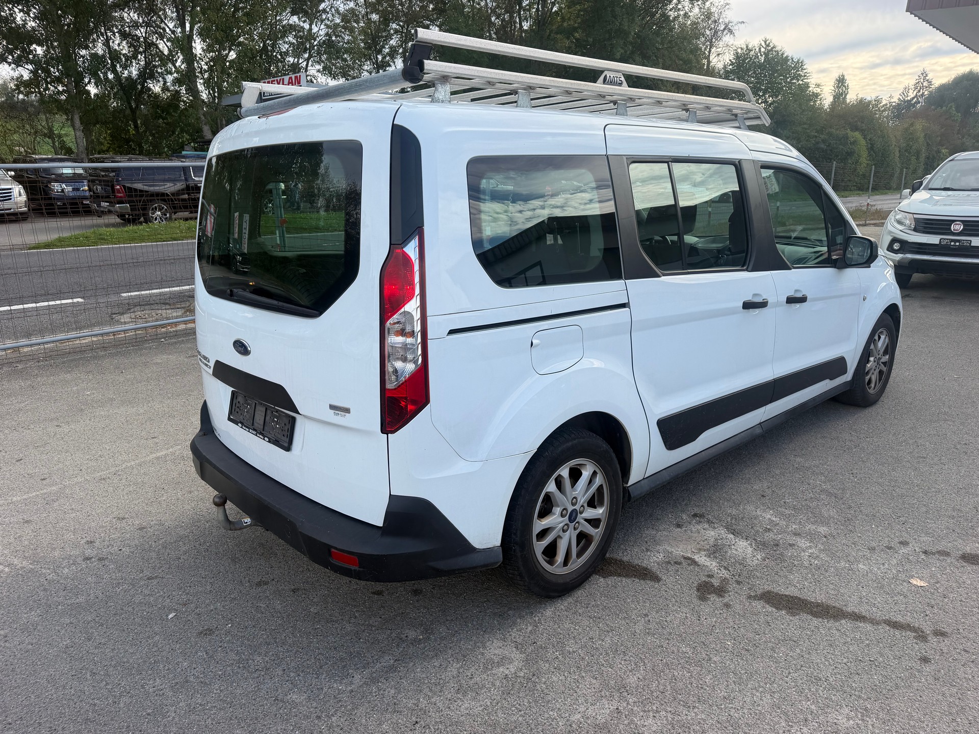 FORD Grand Tourneo Connect 1.5 TDCi Trend-image-5