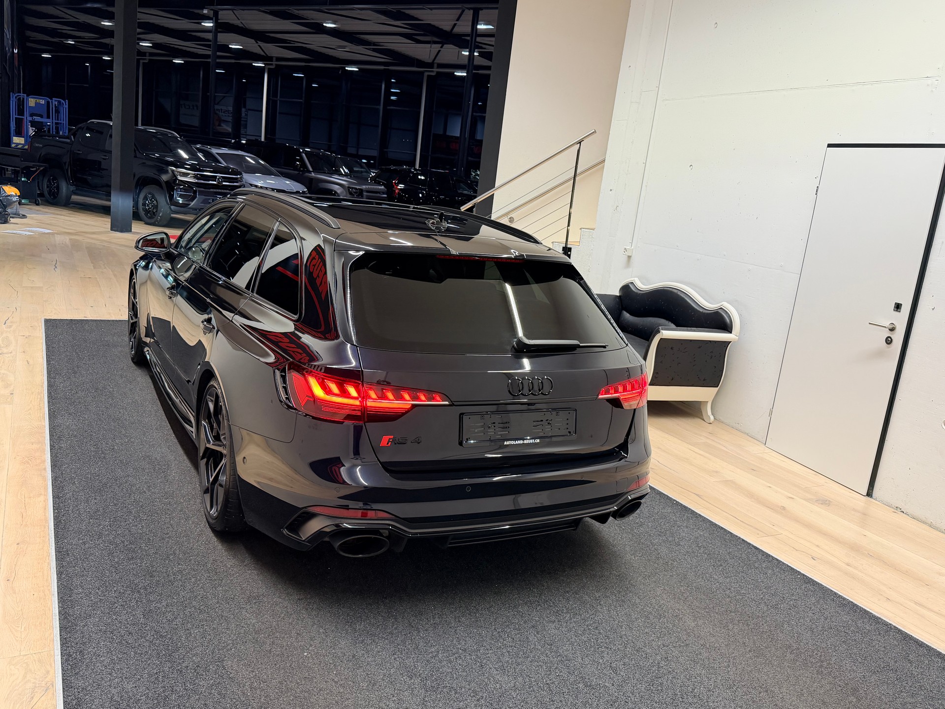 AUDI RS4 Avant Competition PLUS quattro tiptronic-image-9