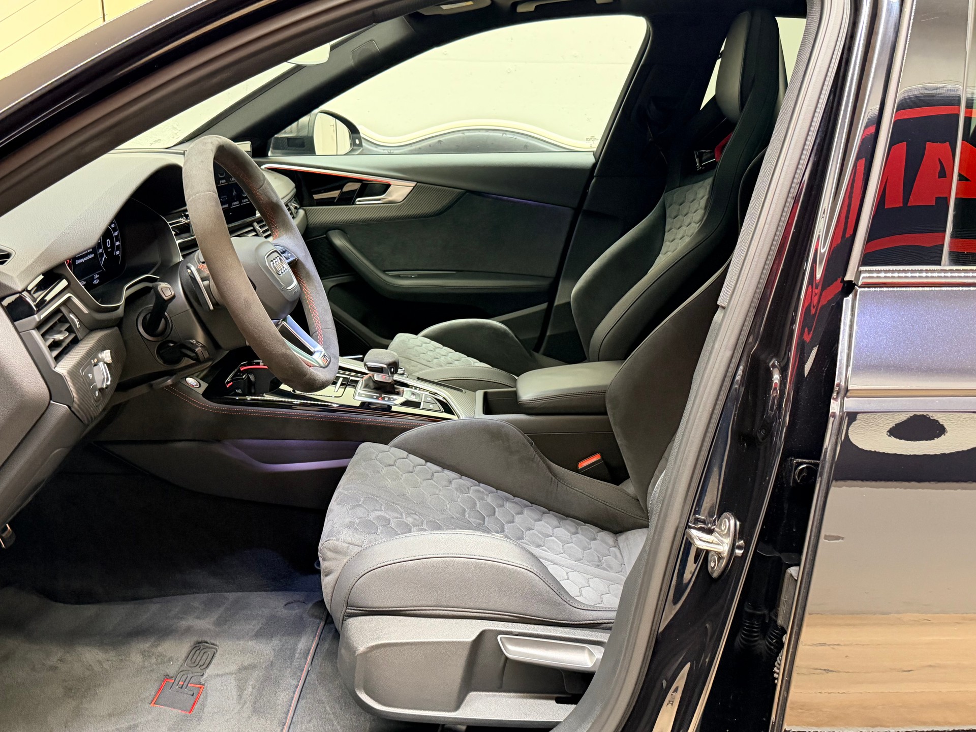 AUDI RS4 Avant Competition PLUS quattro tiptronic-image-15