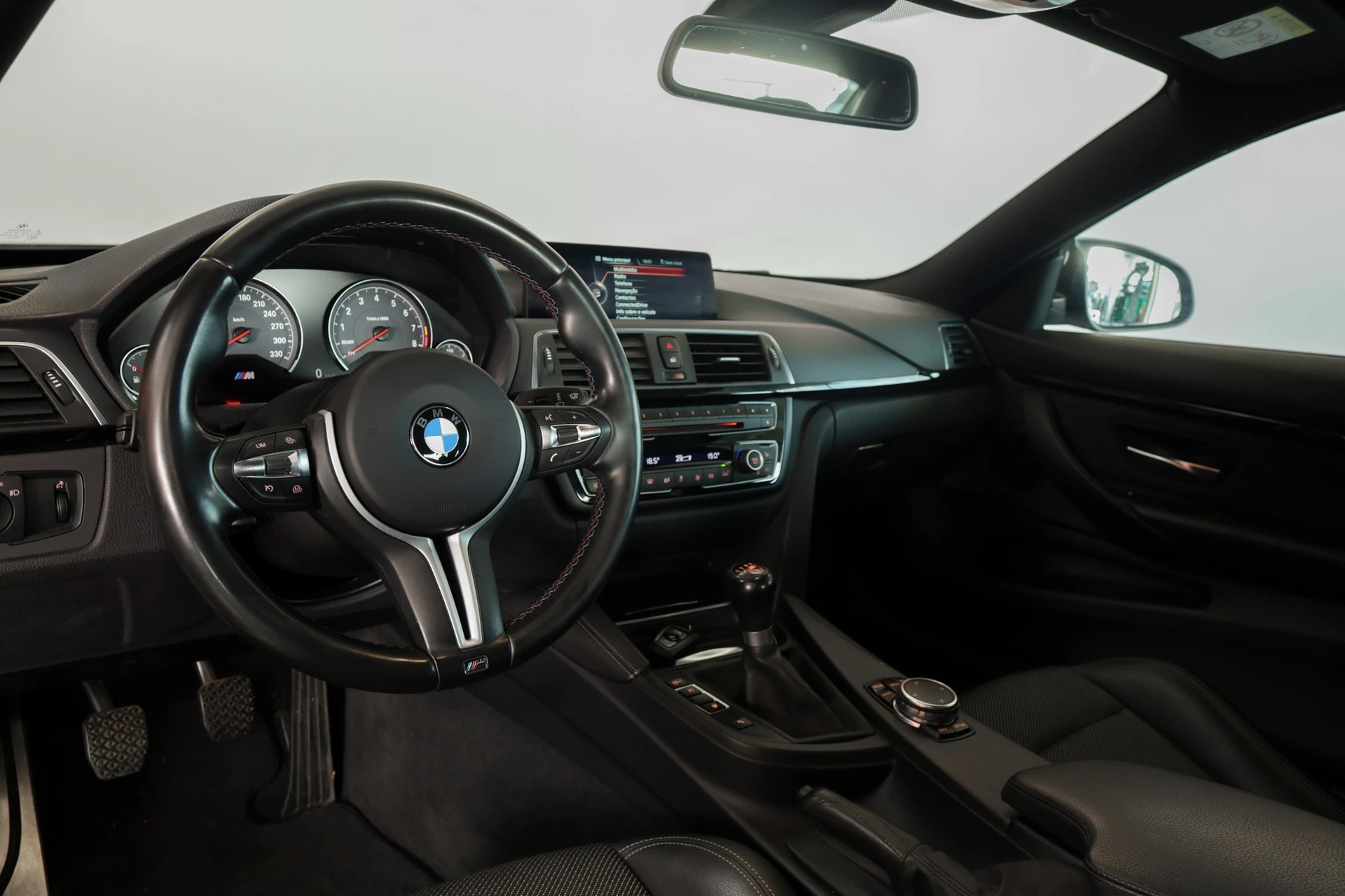 BMW M4 Coupé Boîte manuelle 6 vitesses • Head-Up Display • Navigation Professional-image-9