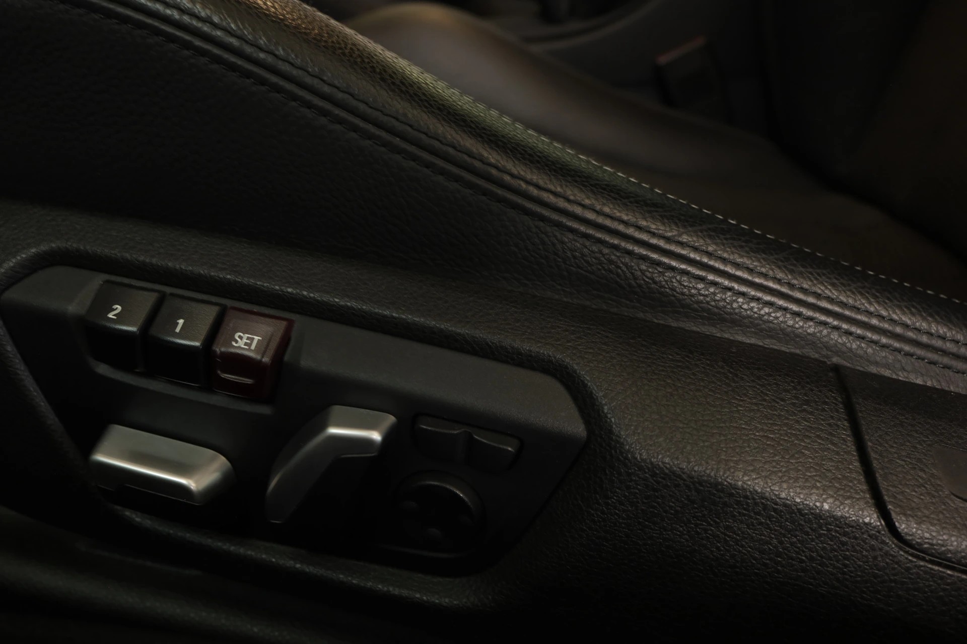 BMW M4 Coupé Boîte manuelle 6 vitesses • Head-Up Display • Navigation Professional-image-18