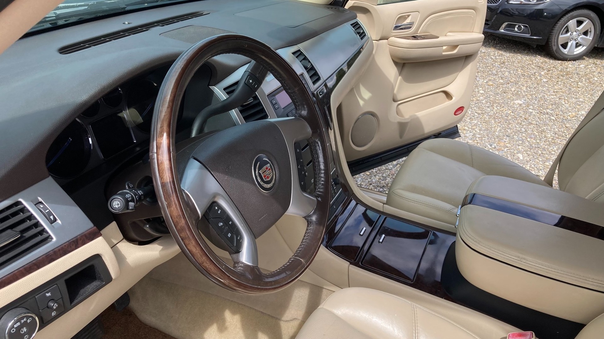 CADILLAC Escalade 6.2 Sport Luxury-image-2