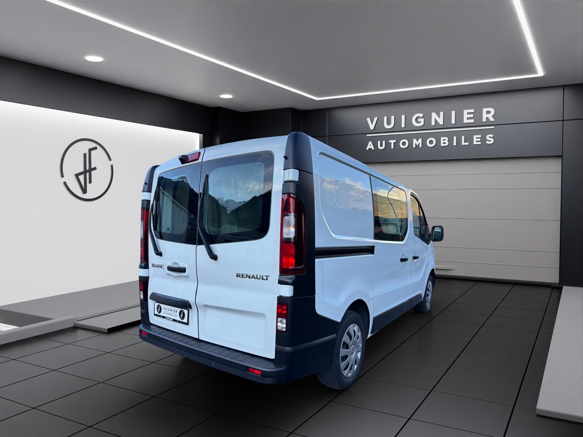 RENAULT Trafic 2.0 dCi 120 3.5t Business L1H1-image-6