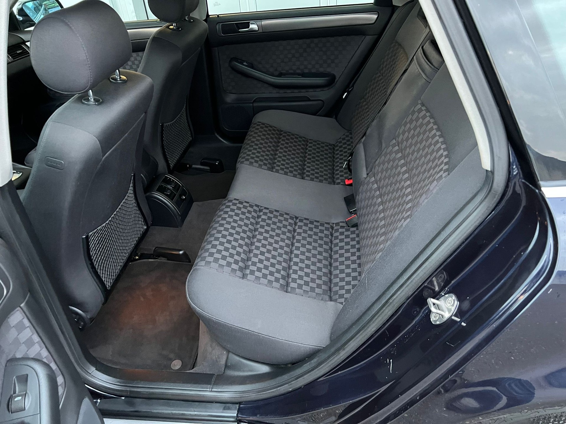 AUDI A6 Avant 3.0-image-10