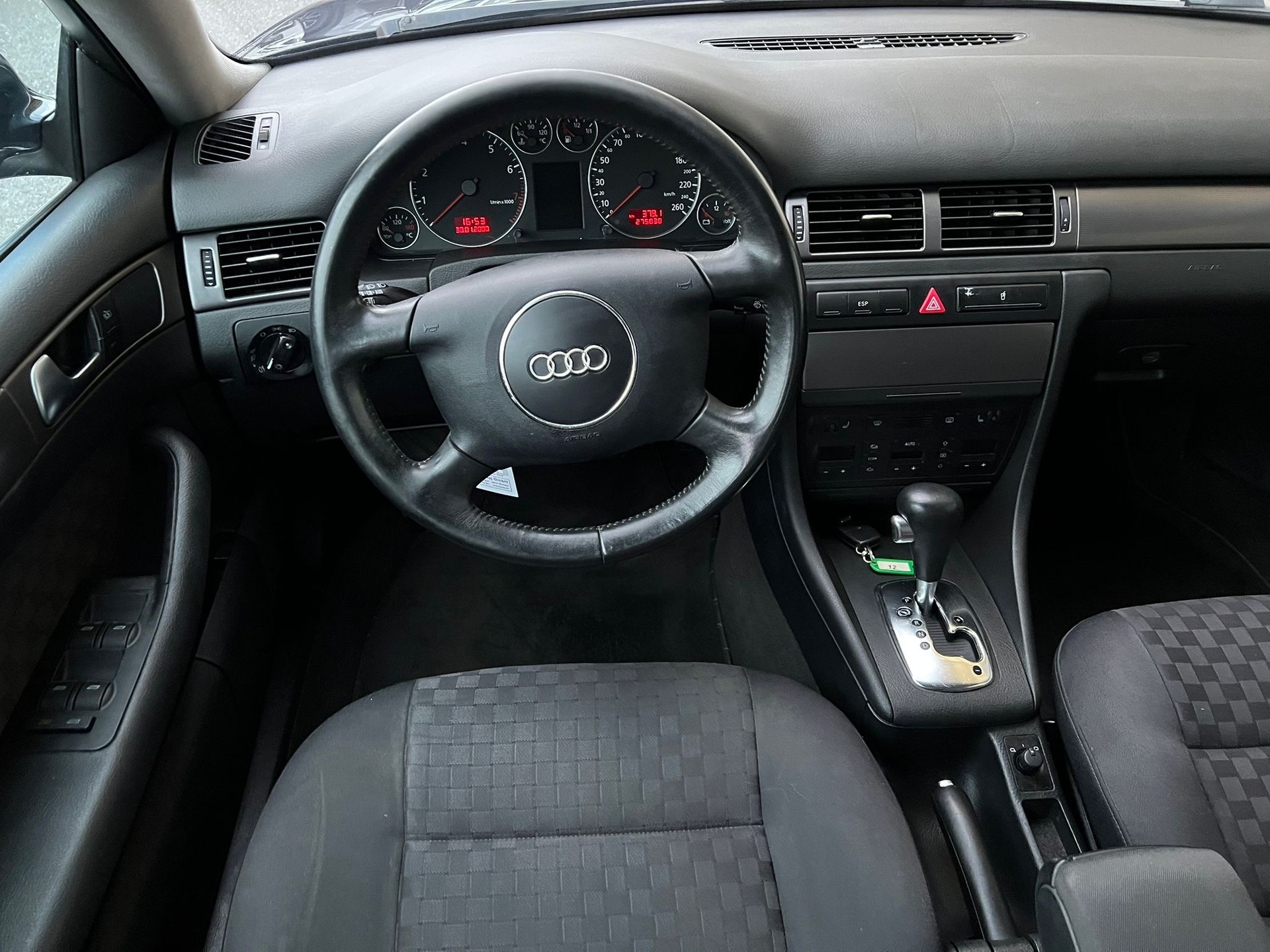 AUDI A6 Avant 3.0-image-8