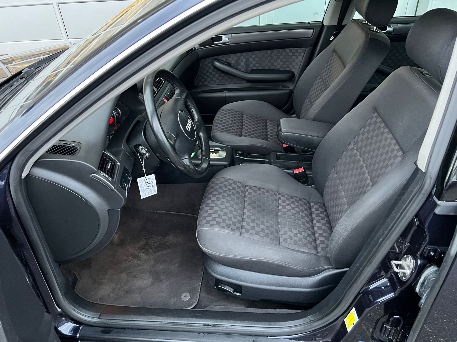 AUDI A6 Avant 3.0-image-9