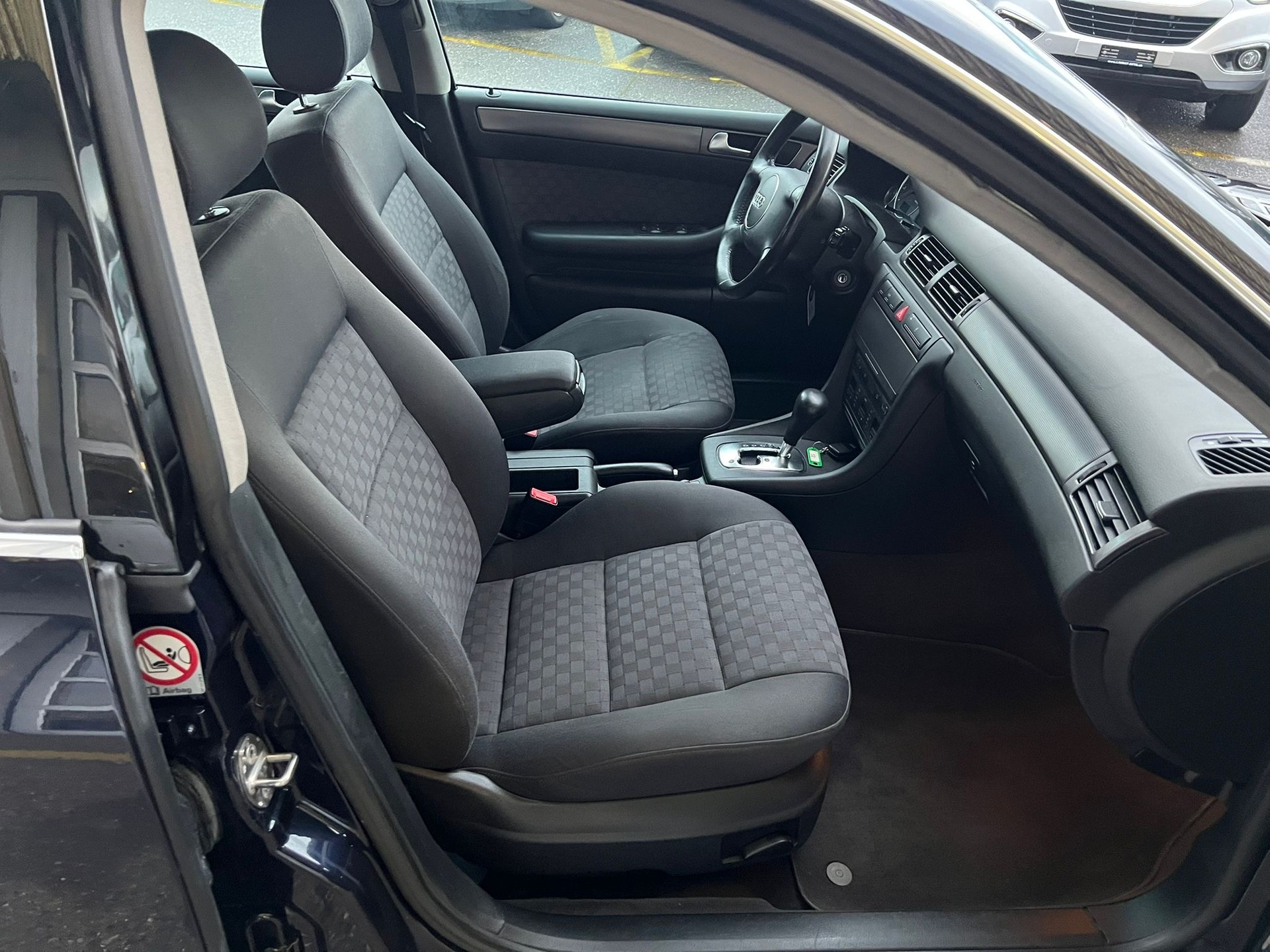 AUDI A6 Avant 3.0-image-11
