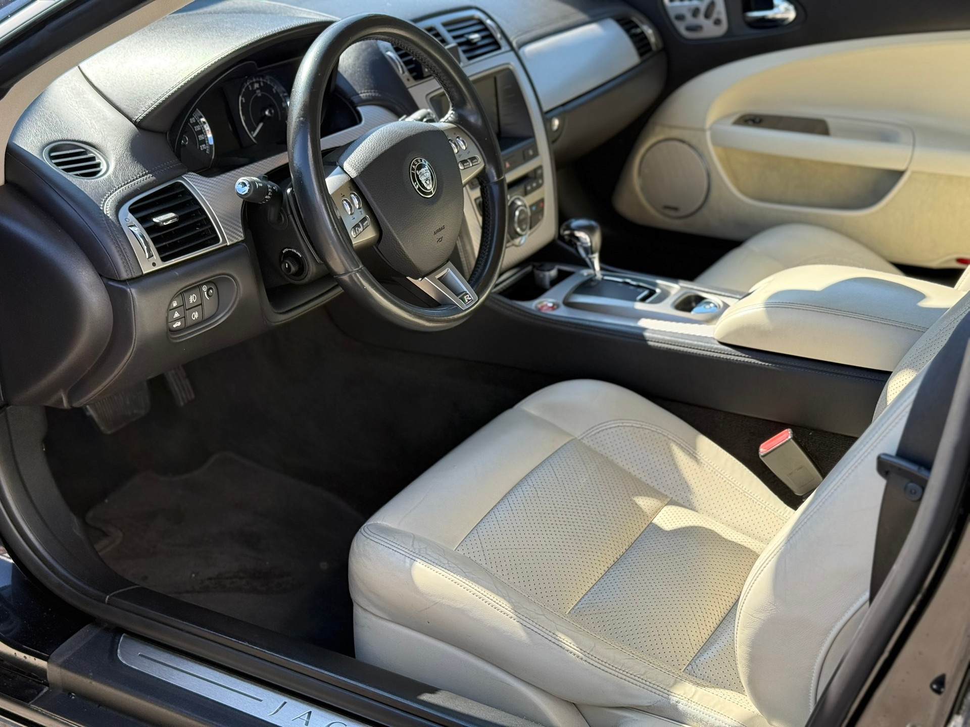 JAGUAR XKR 4.2 V8 SC Automatic-image-8