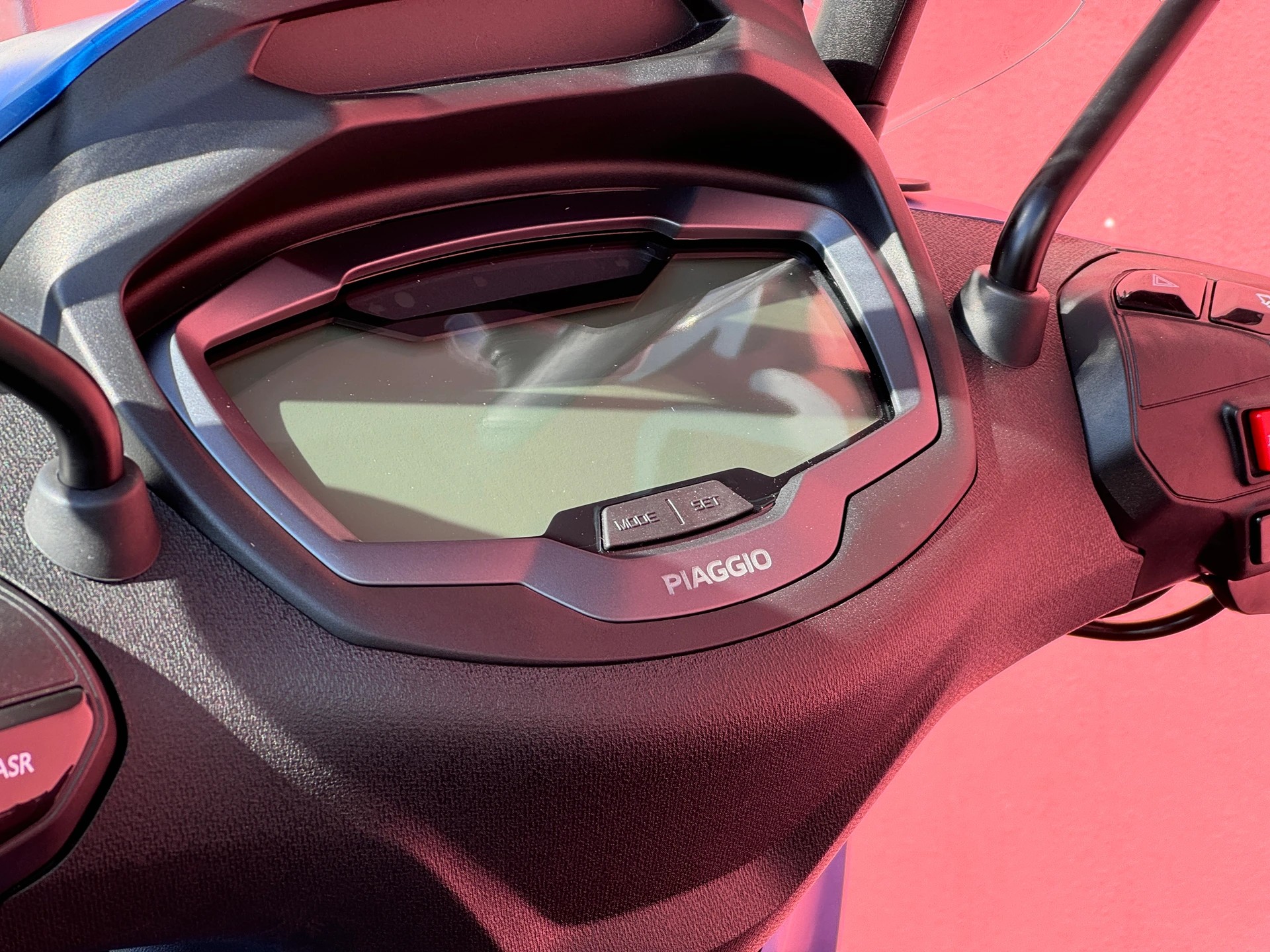 PIAGGIO Beverly 400 Sport-image-13