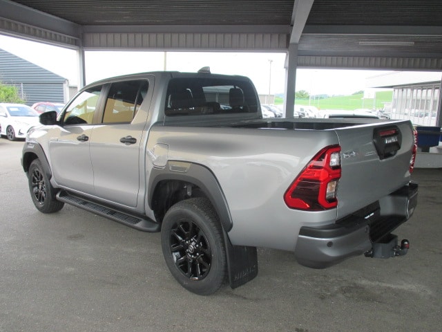 TOYOTA Hilux 2.8d MHEV Invincible Double Cab 4x4-image-2