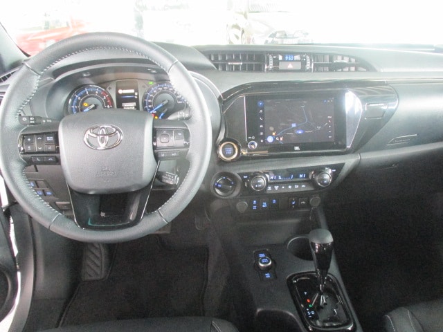 TOYOTA Hilux 2.8d MHEV Invincible Double Cab 4x4-image-4