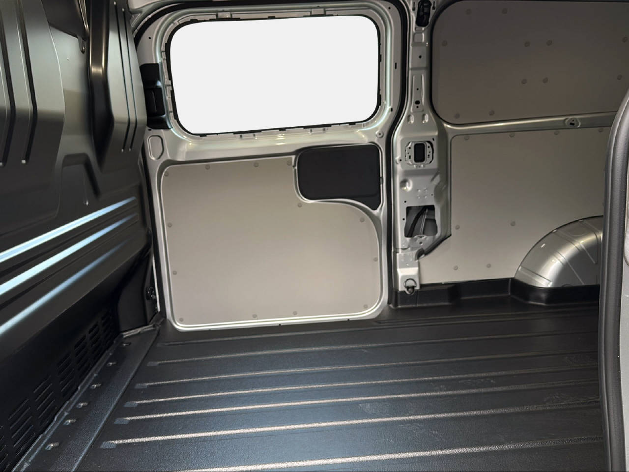 FORD E-Transit C Van 340 L2 Limited-image-13
