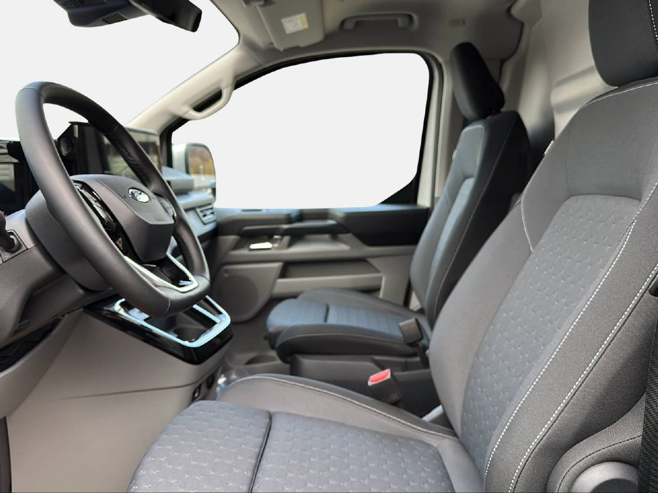FORD E-Transit C Van 340 L2 Limited-image-9