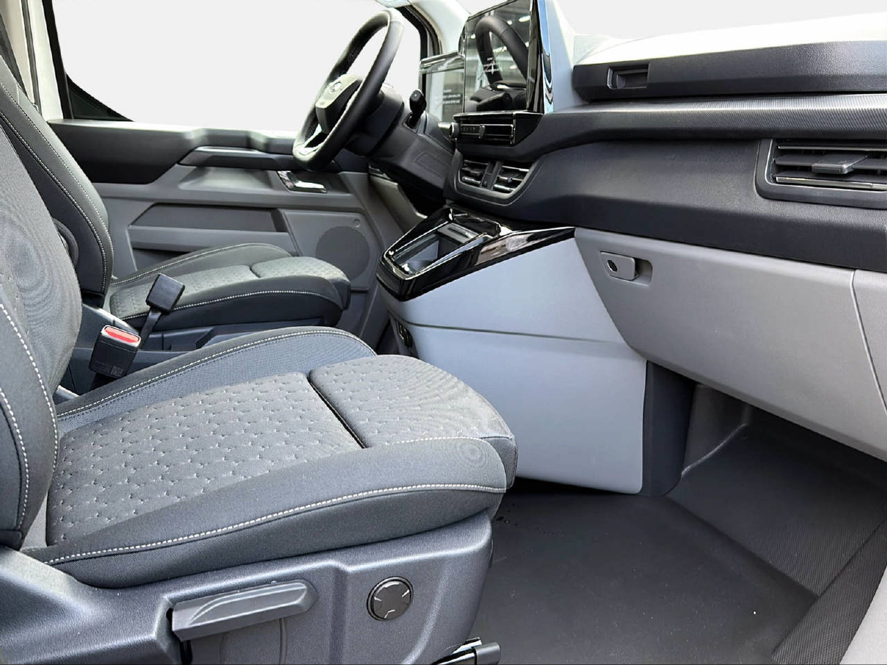 FORD E-Transit C Van 340 L2 Limited-image-11
