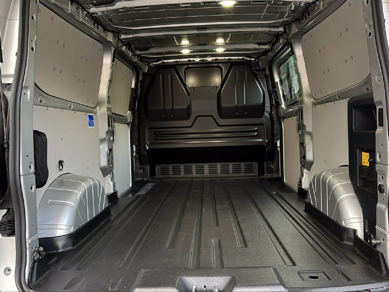 FORD E-Transit C Van 340 L2 Limited-image-12