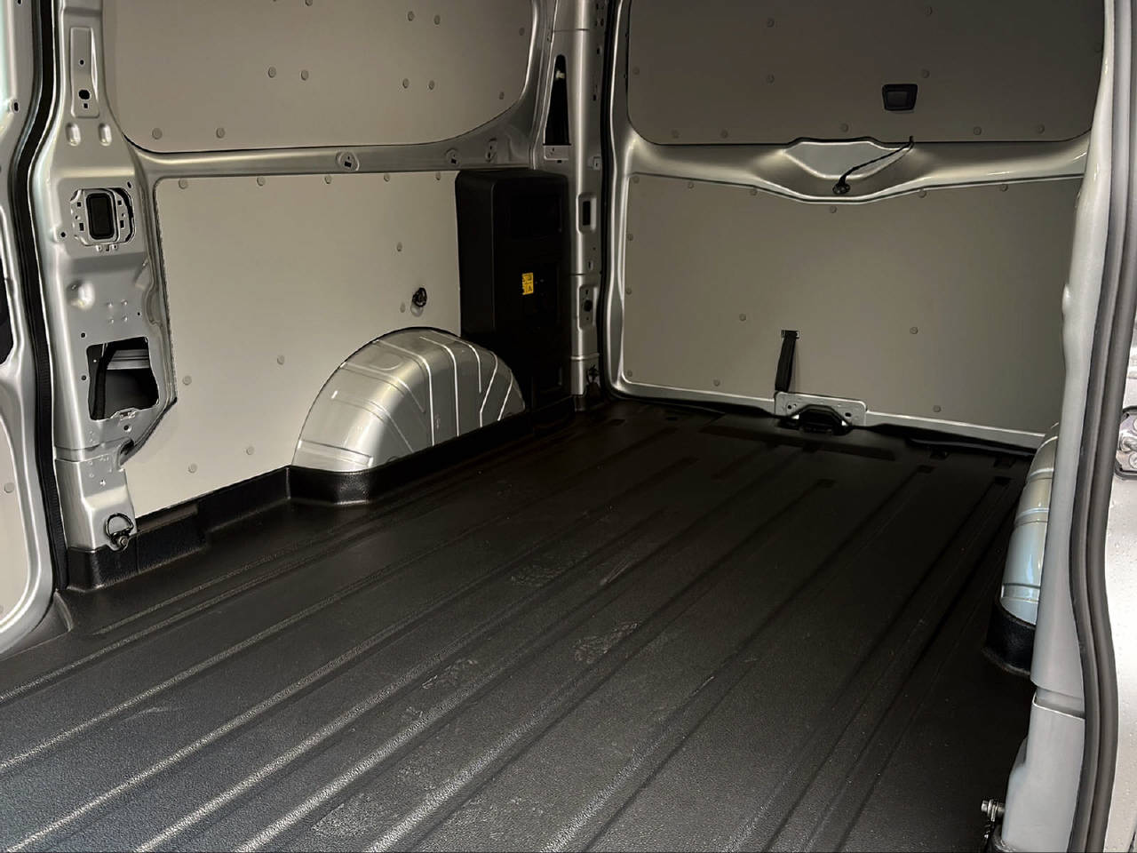 FORD E-Transit C Van 340 L2 Limited-image-14