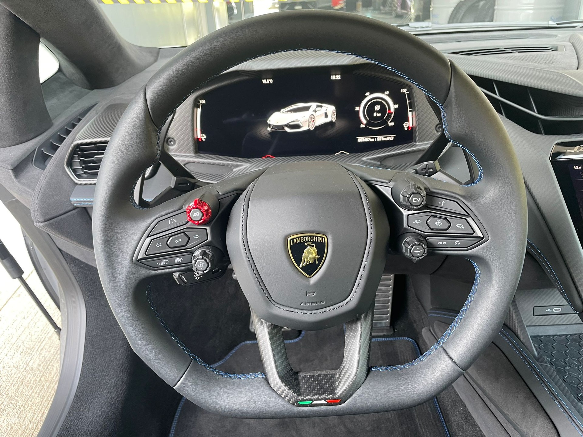 LAMBORGHINI Revuelto - Auto CH - Bianco Phanes Matt - Lamborghini Lugano-image-9