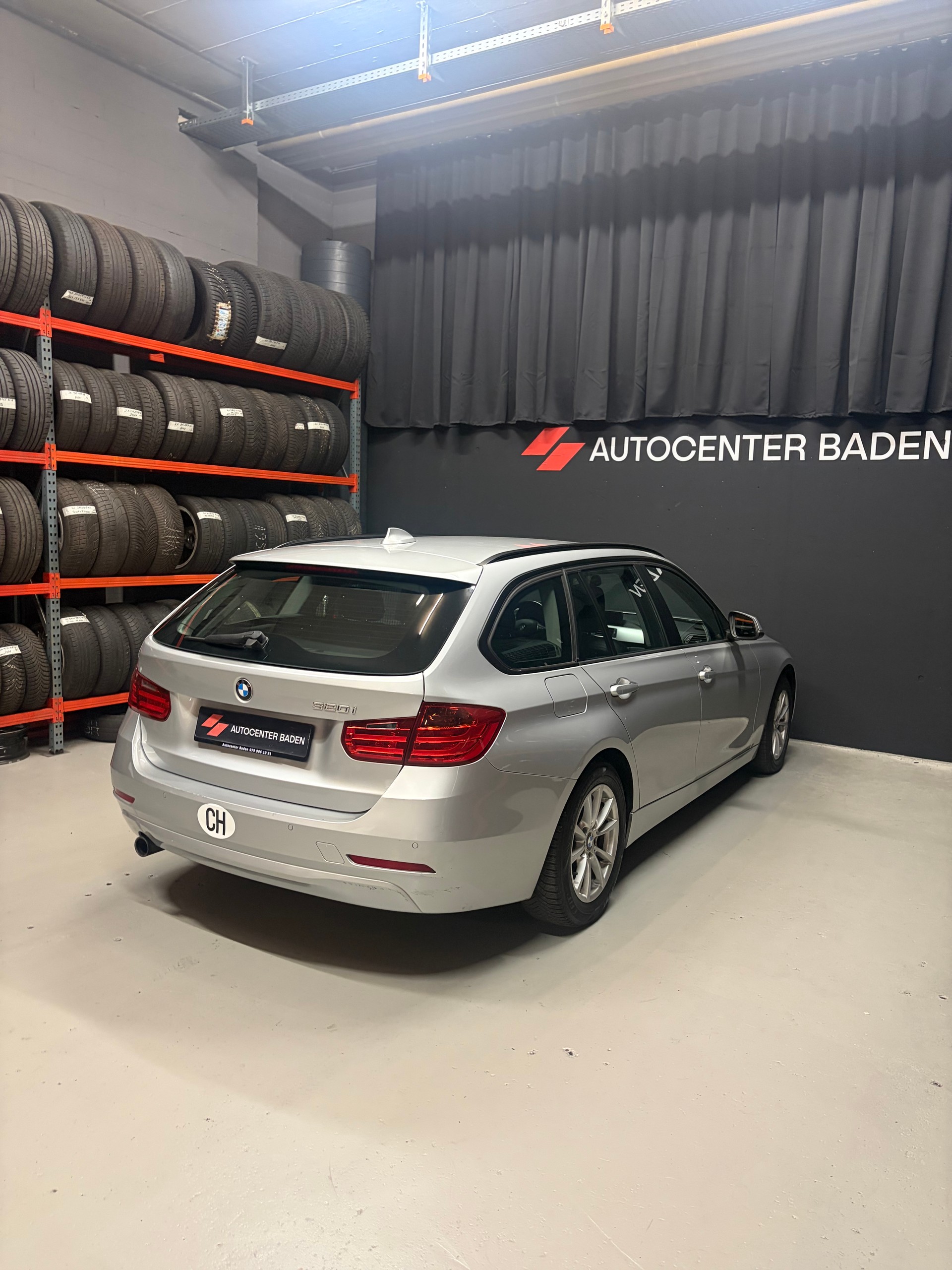 BMW 320i Touring Steptronic-image-6
