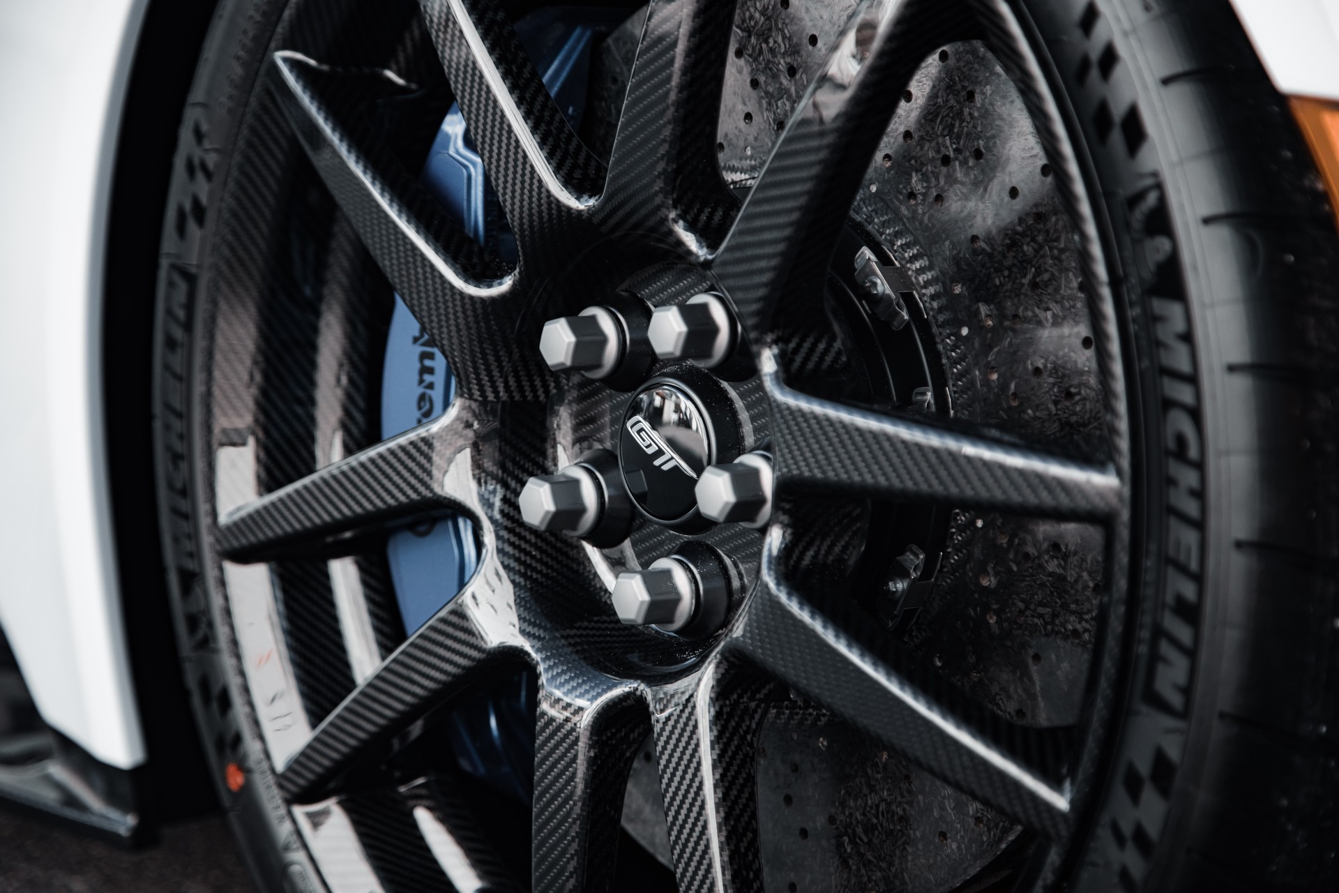 FORD Carbon Series-image-23