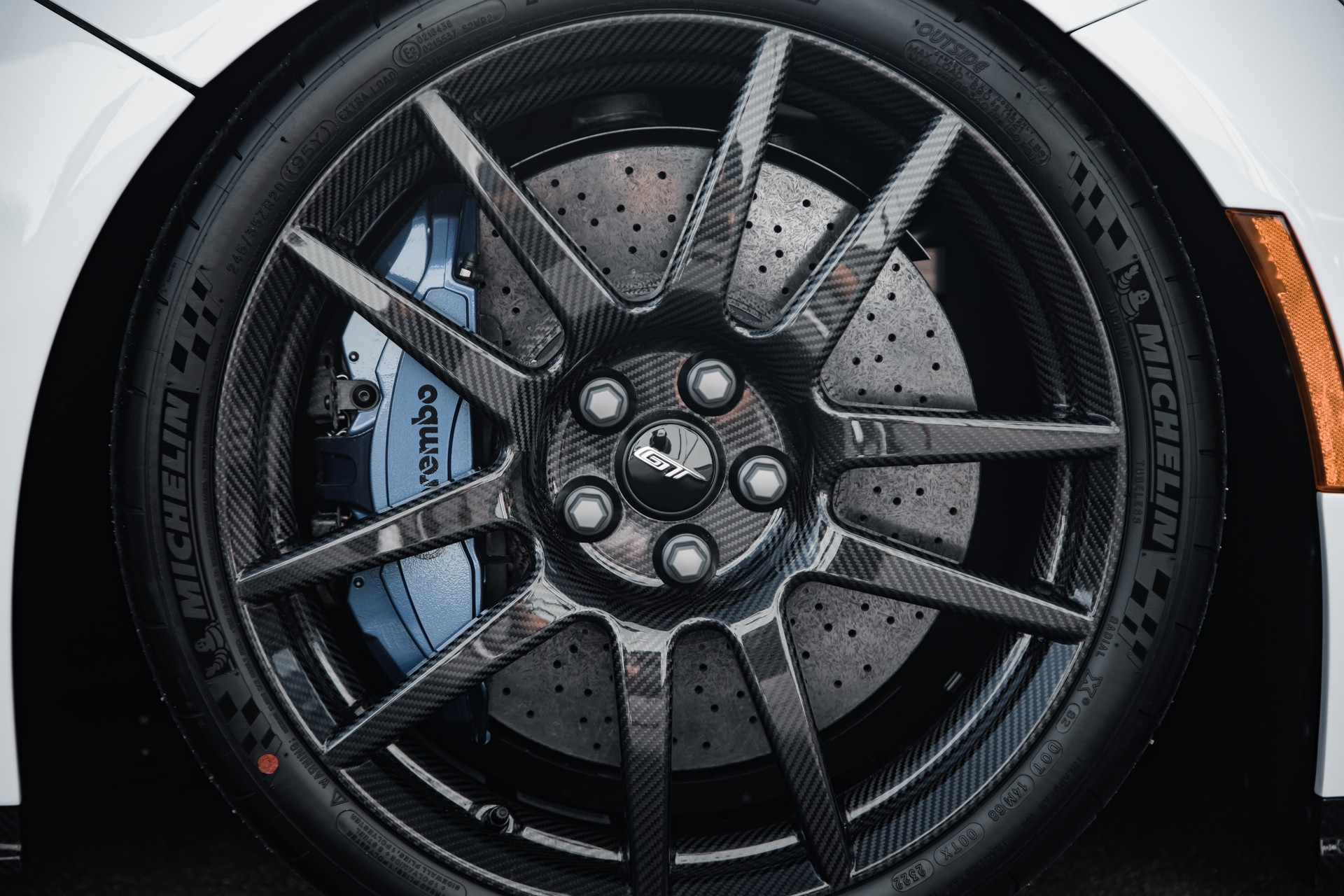 FORD Carbon Series-image-22