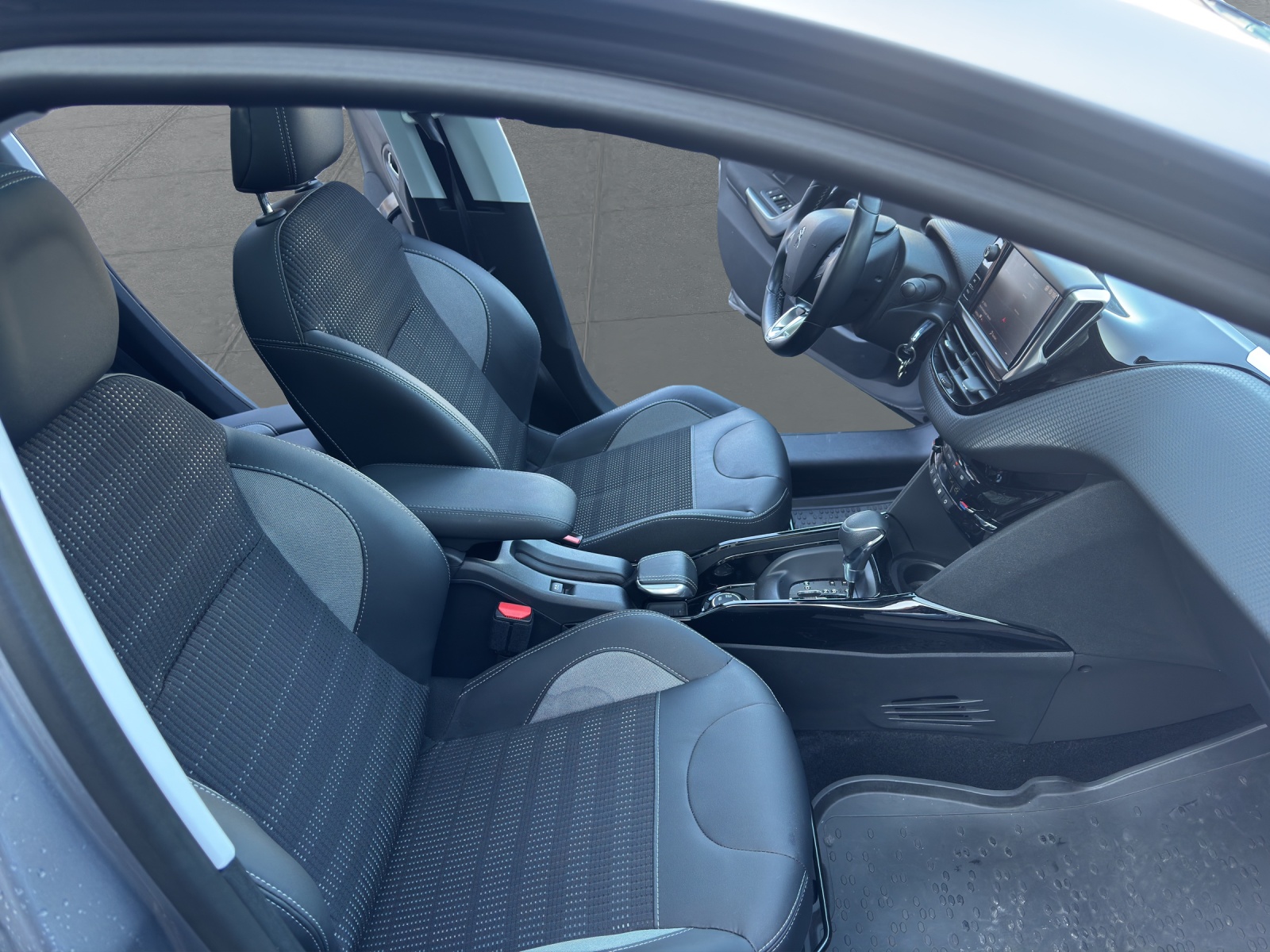 PEUGEOT 2008 1.2 PureTech Active EAT6-image-9