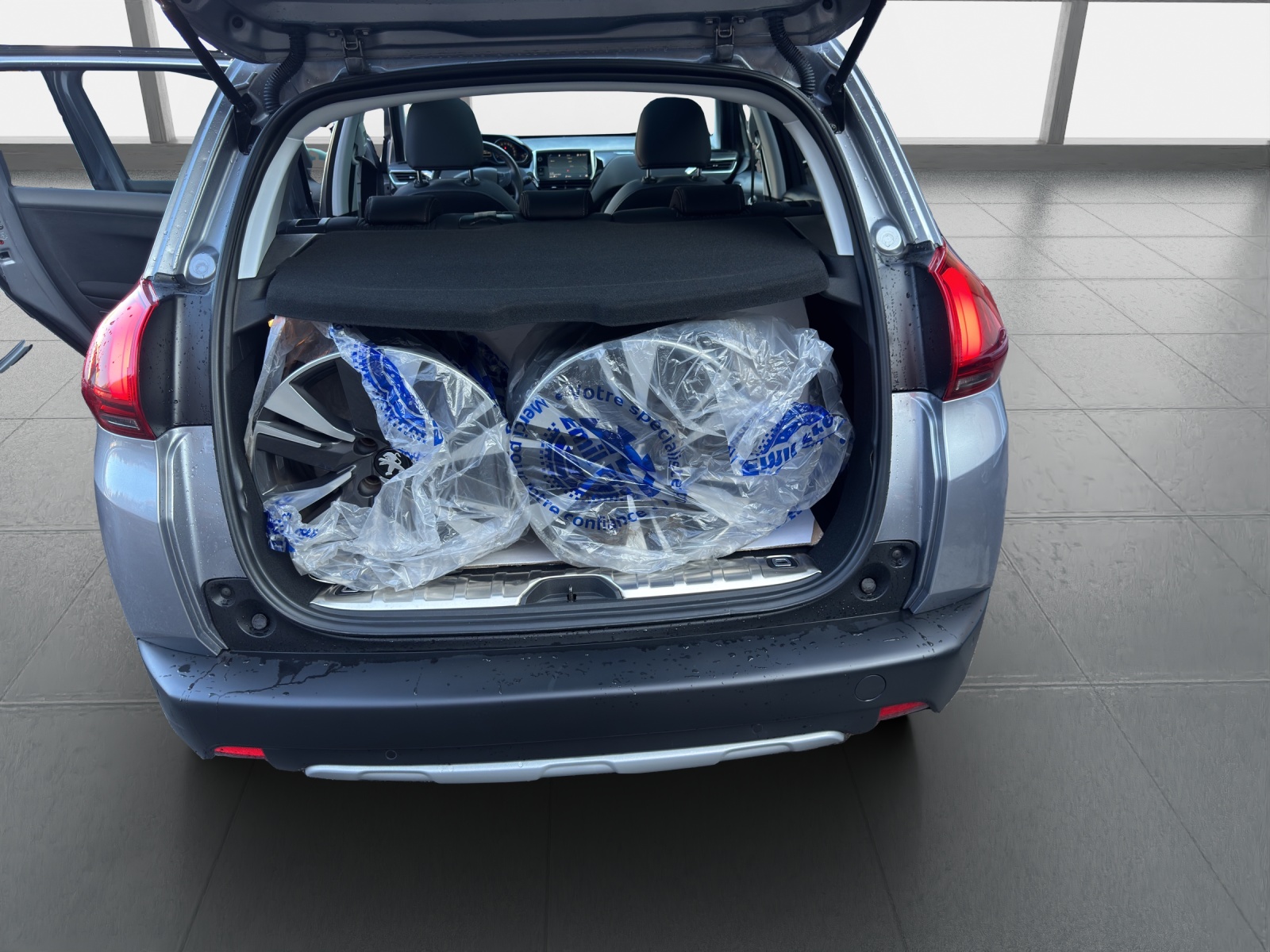 PEUGEOT 2008 1.2 PureTech Active EAT6-image-8