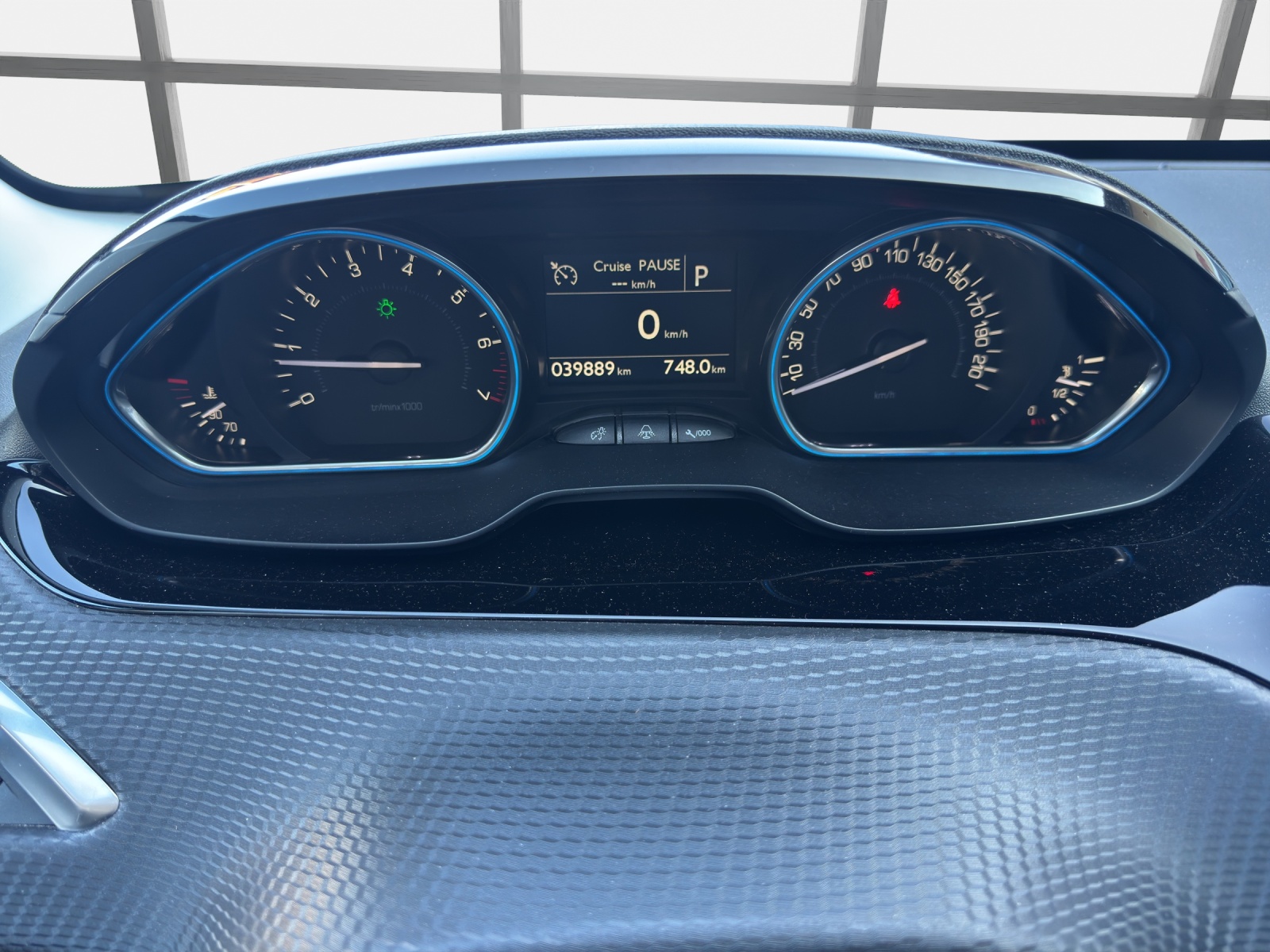 PEUGEOT 2008 1.2 PureTech Active EAT6-image-10