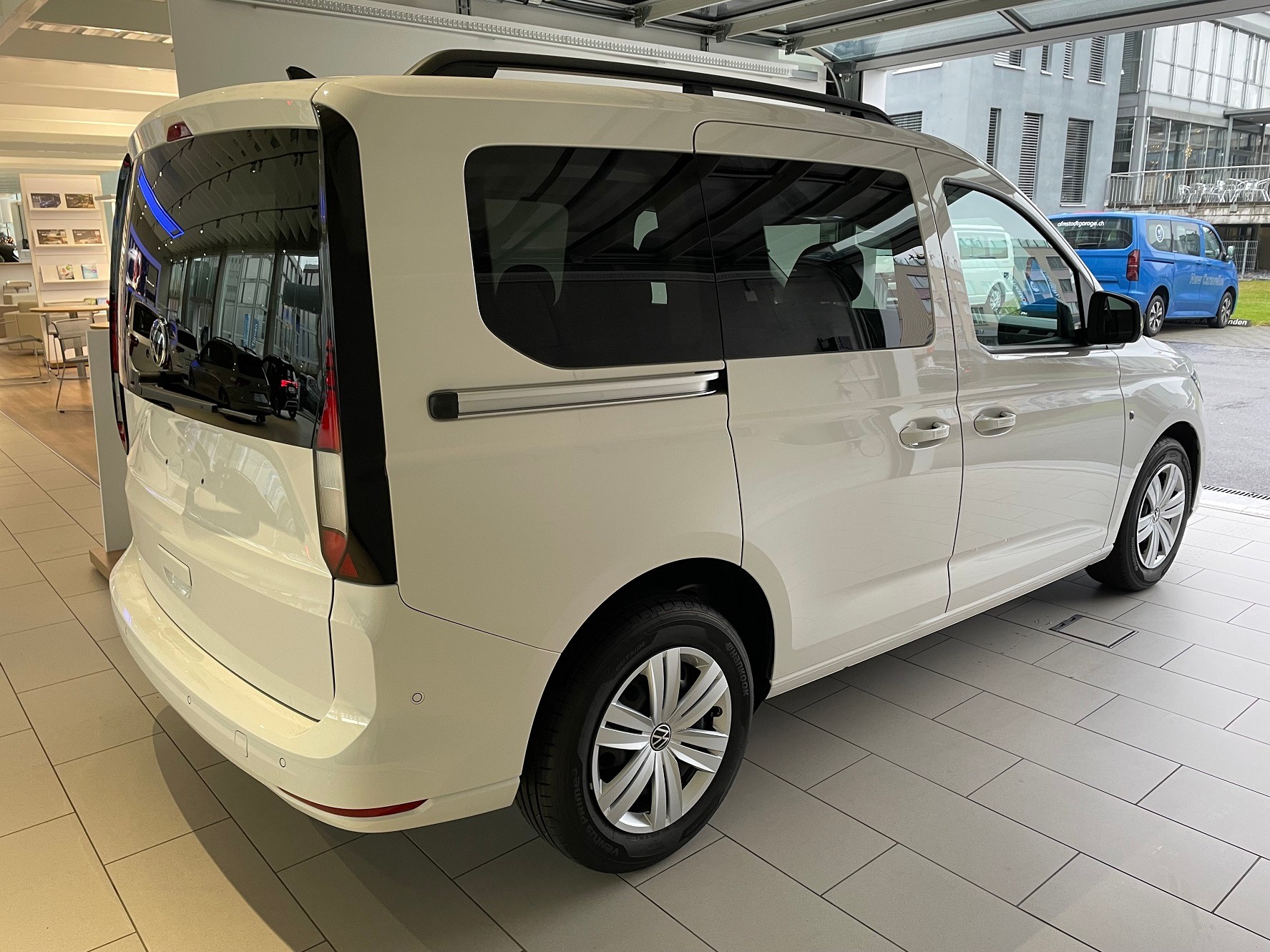 VW Caddy 2.0 TDI Liberty DSG-image-1