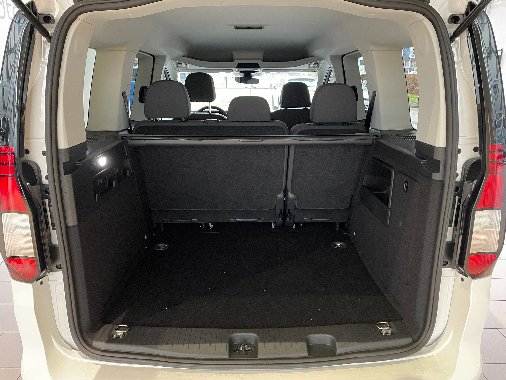 VW Caddy 2.0 TDI Liberty DSG-image-8