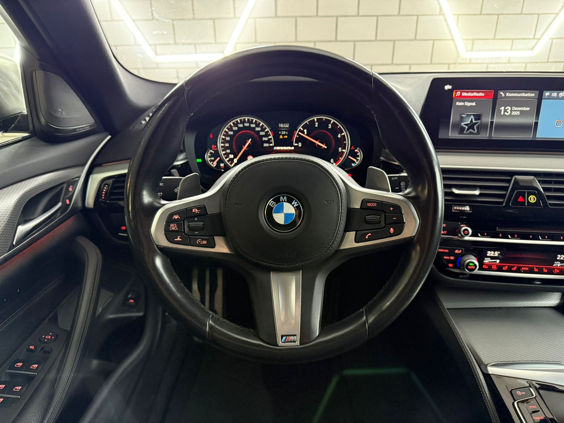 BMW M550d xDrive Touring Steptronic-image-8
