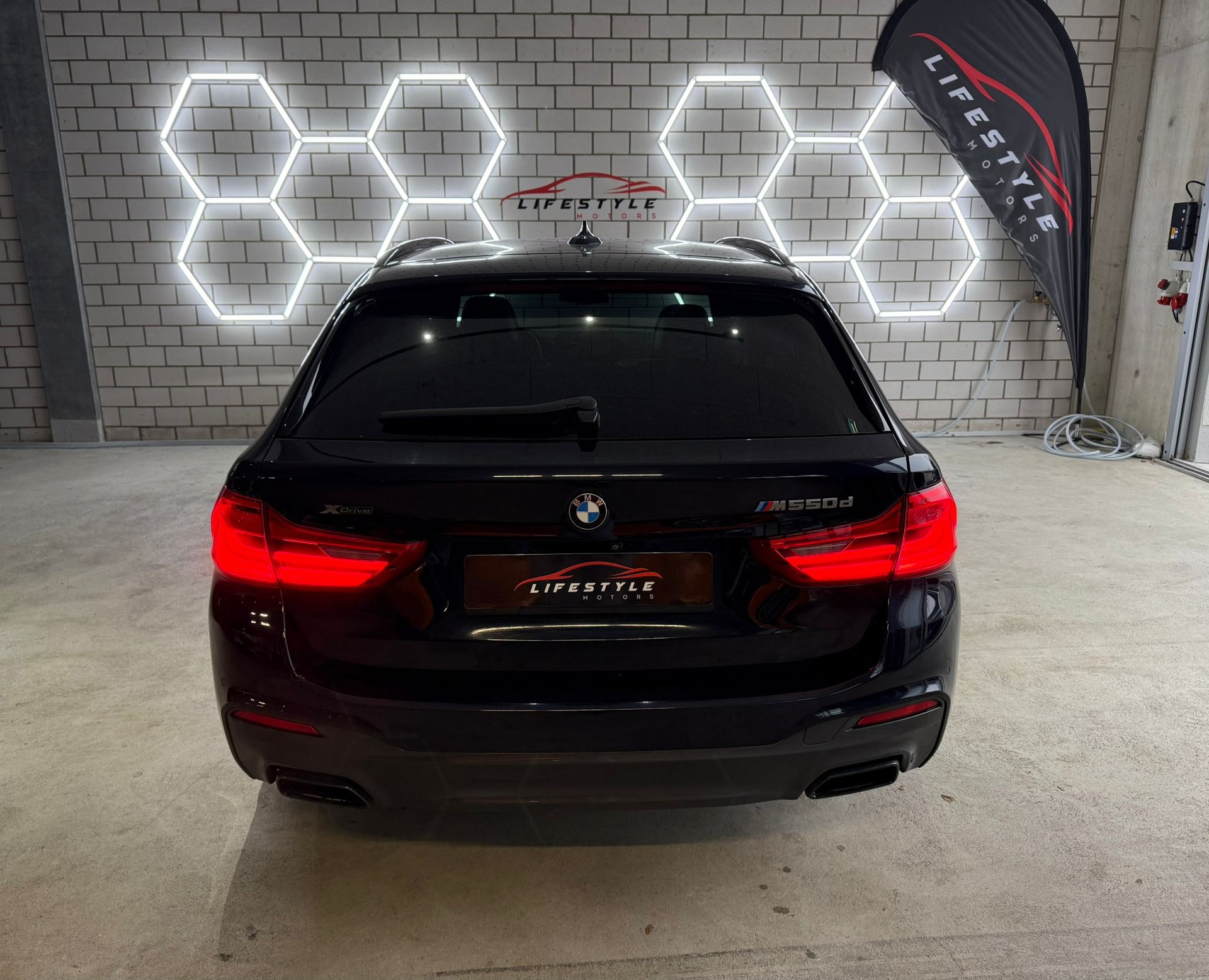 BMW M550d xDrive Touring Steptronic-image-3
