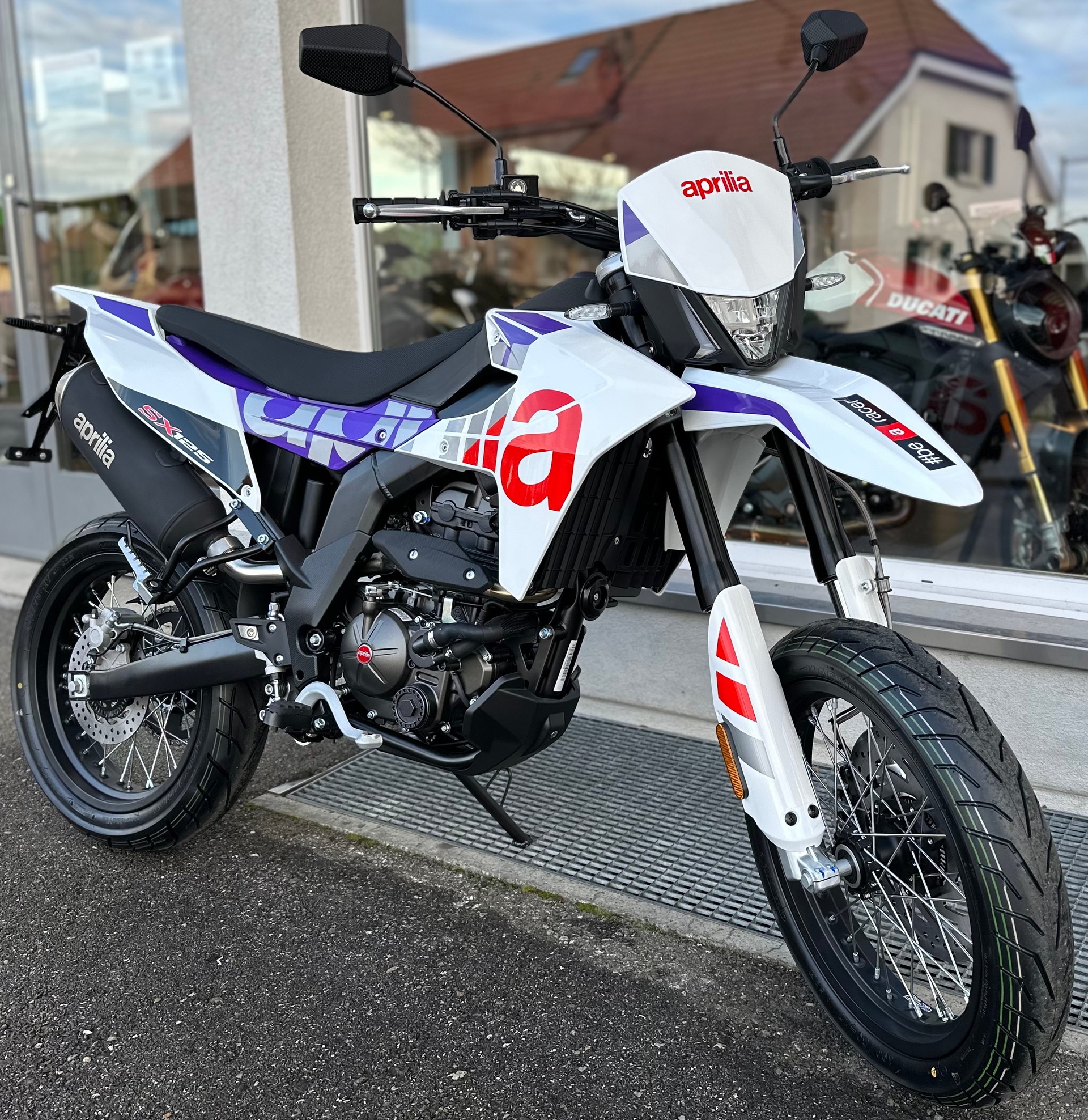 APRILIA SX 125-showroom-element-2