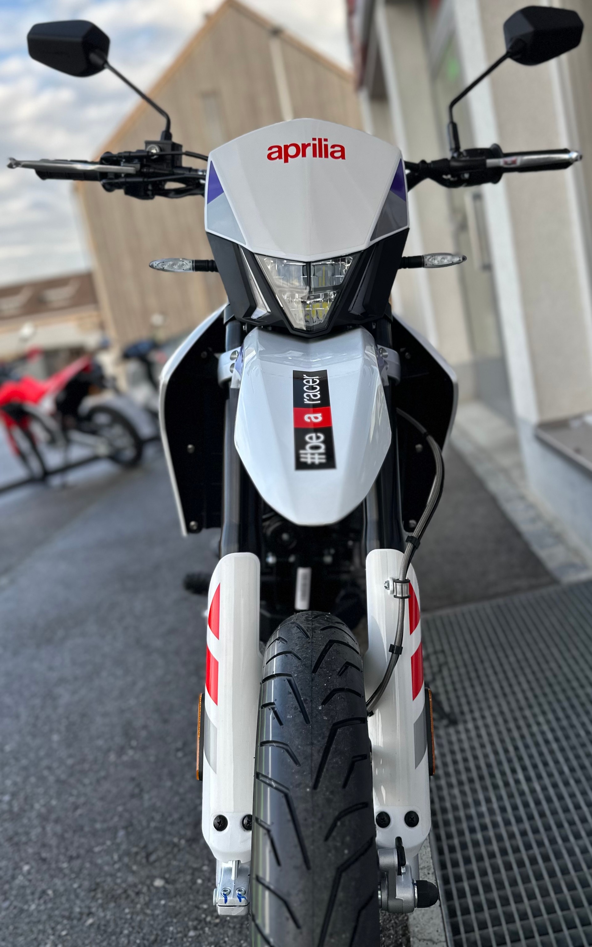APRILIA SX 125-showroom-element-1