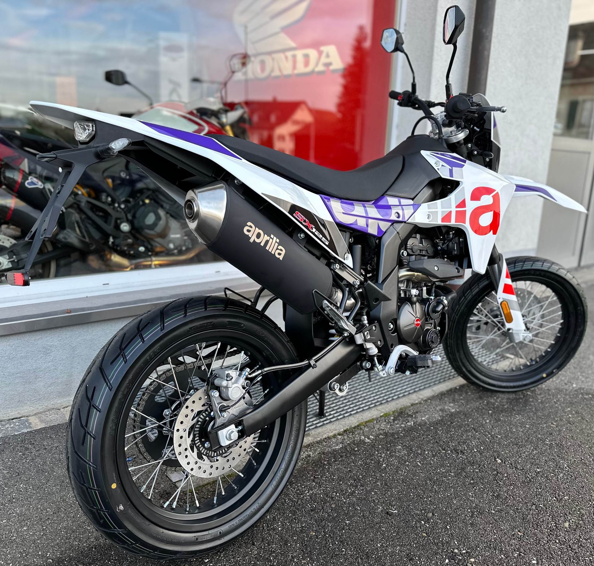APRILIA SX 125-showroom-element-3