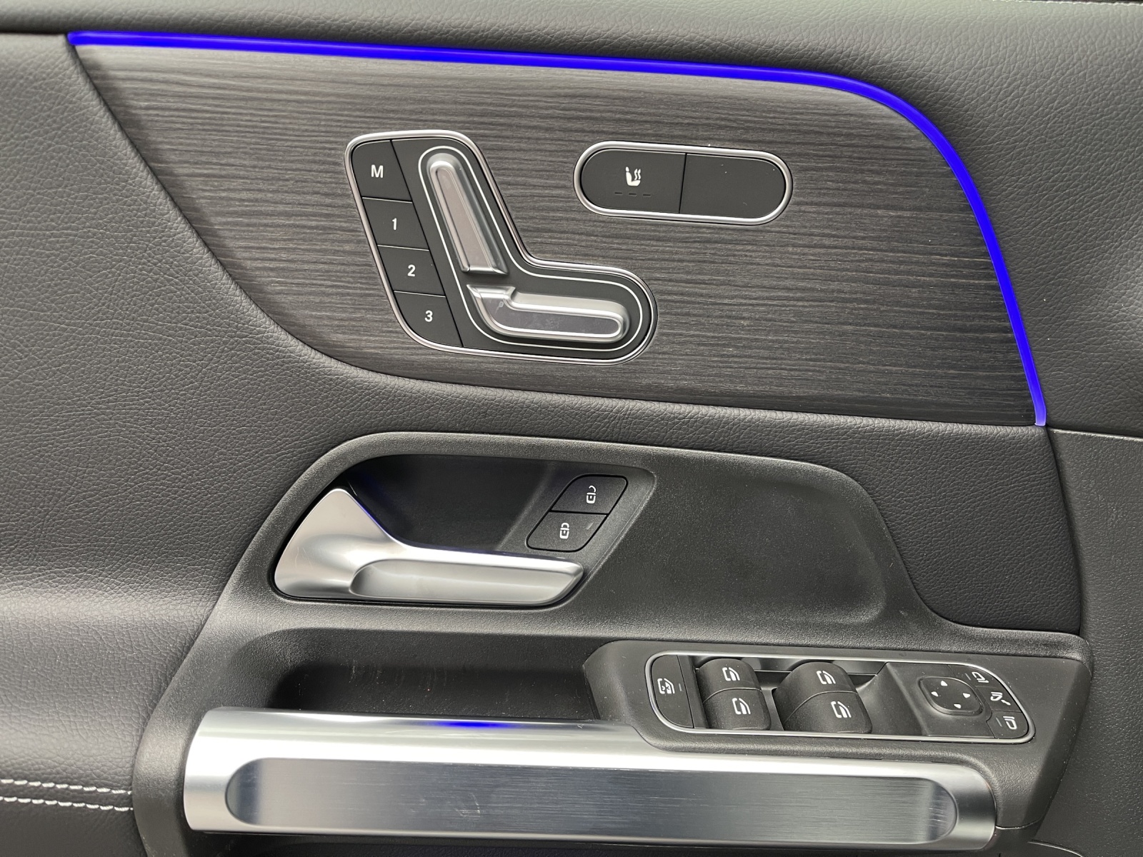 MERCEDES-BENZ GLB 250 4Matic 8G-Tronic-image-11