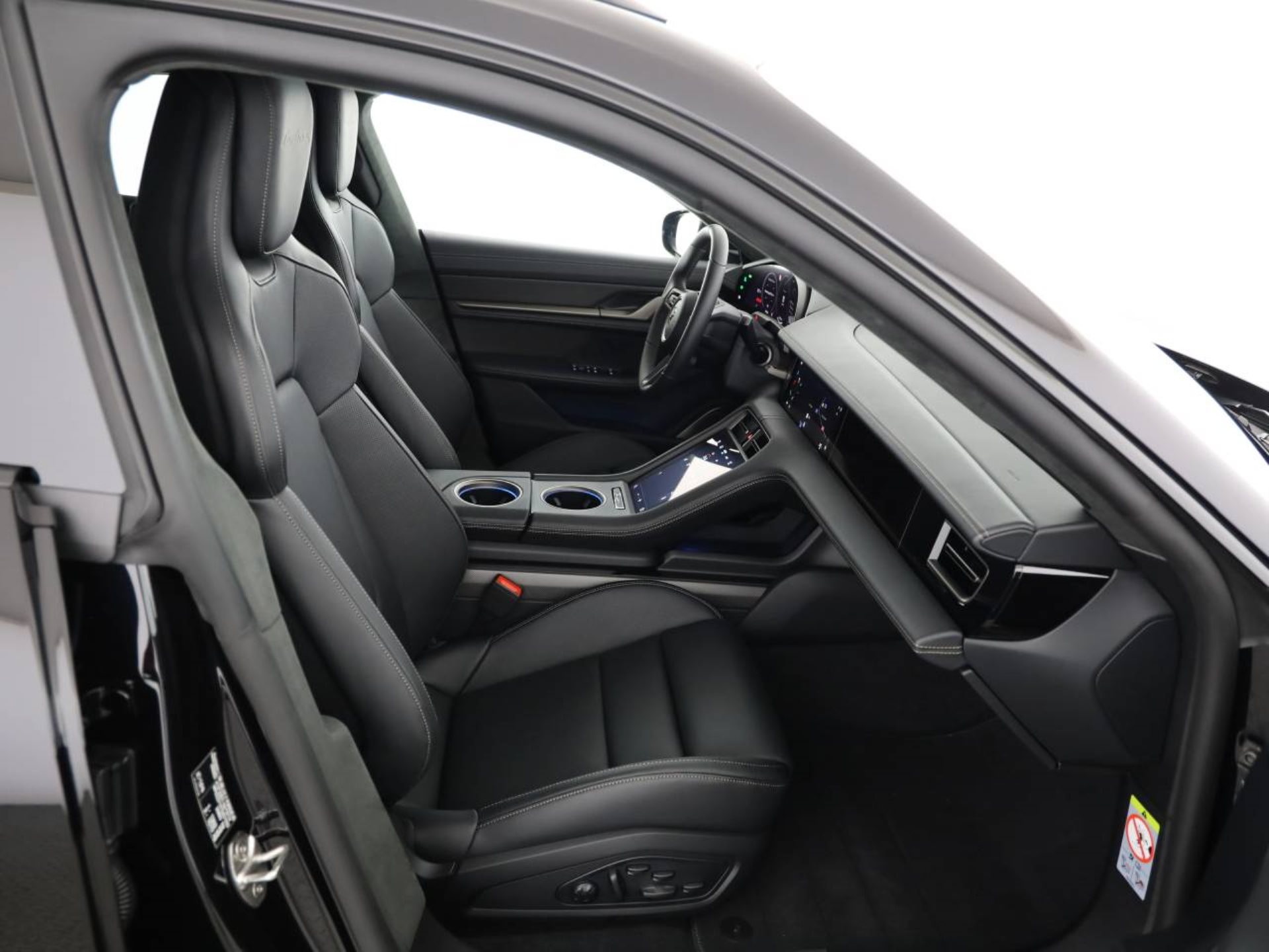 PORSCHE Taycan Turbo S Cross Turismo-image-15