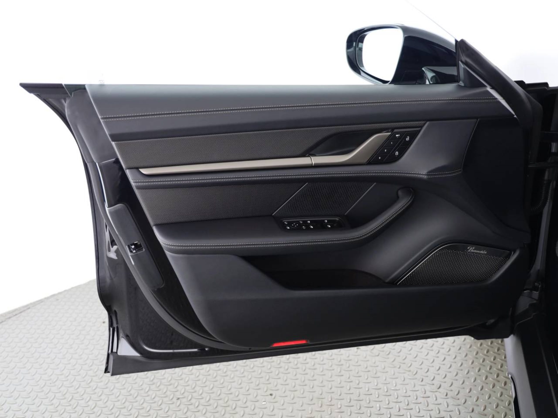 PORSCHE Taycan Turbo S Cross Turismo-image-17
