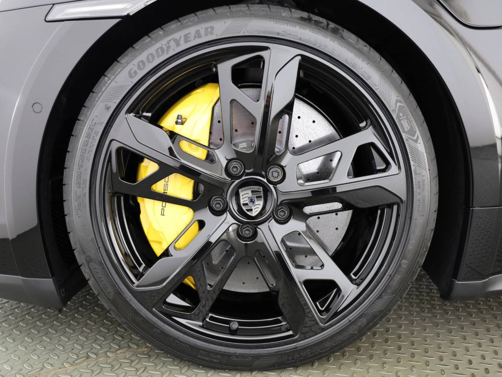 PORSCHE Taycan Turbo S Cross Turismo-image-5