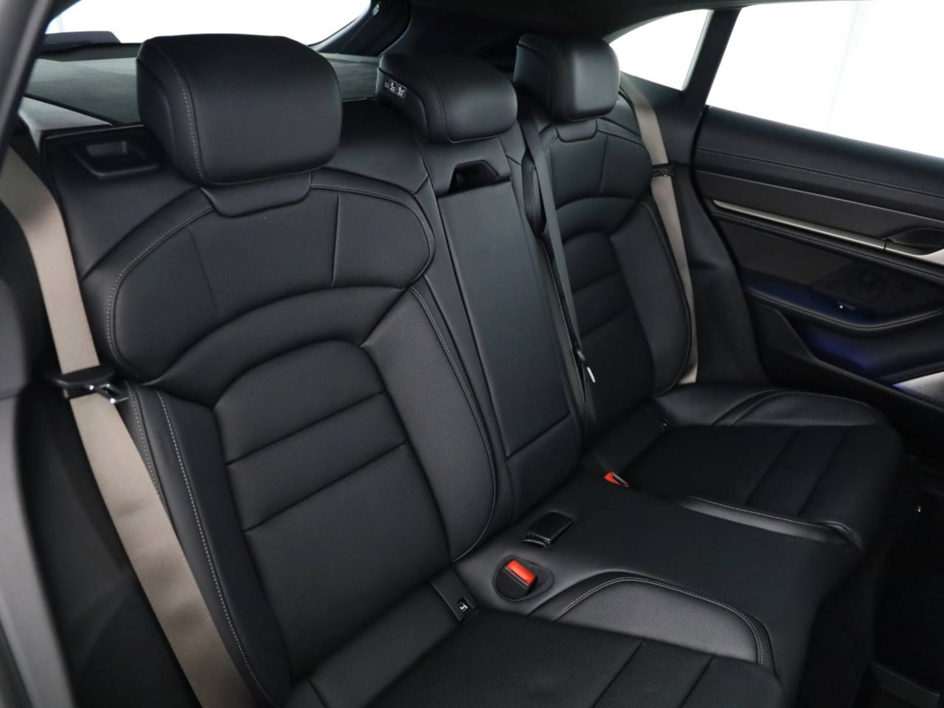 PORSCHE Taycan Turbo S Cross Turismo-image-18