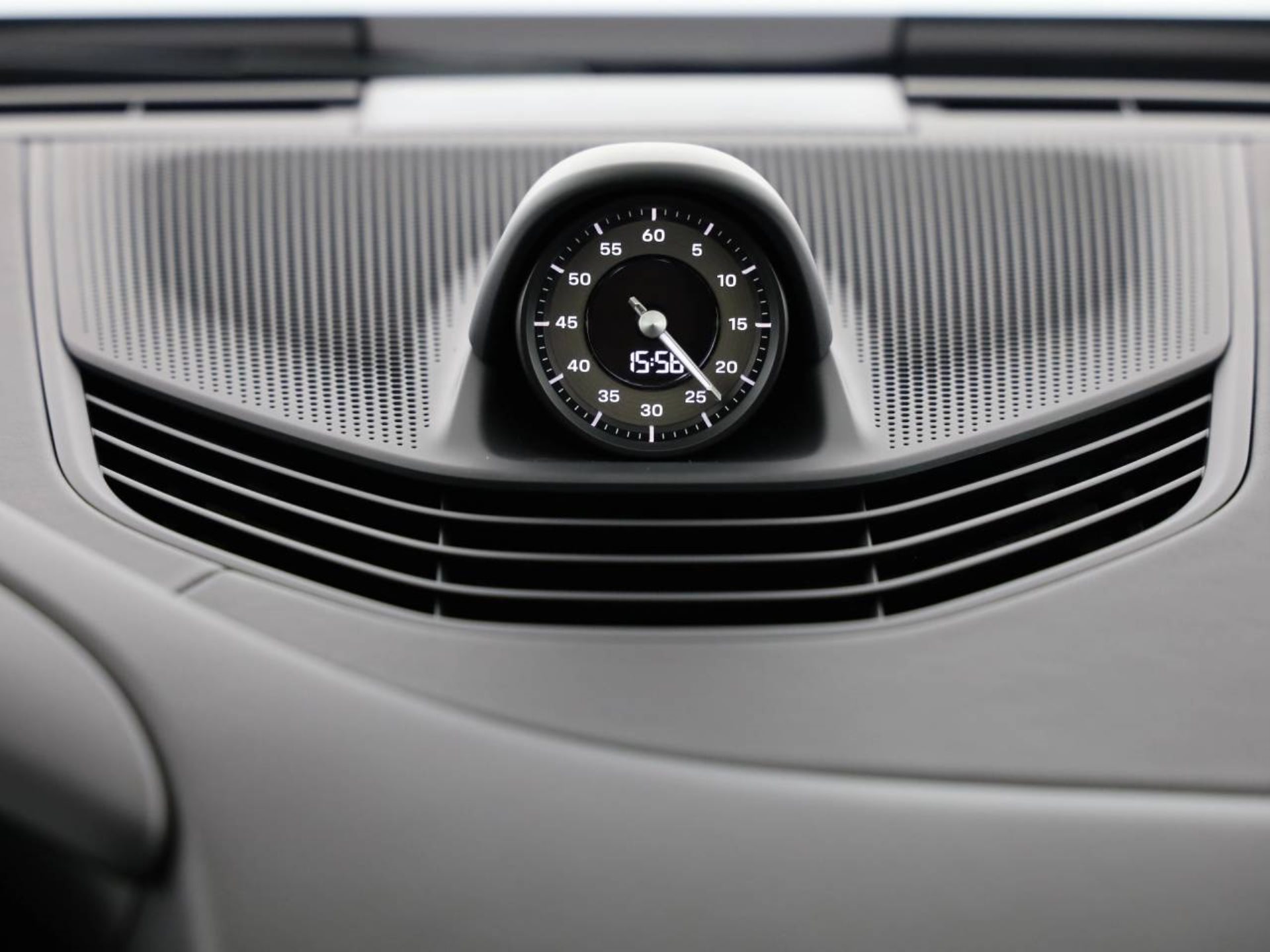 PORSCHE Taycan Turbo S Cross Turismo-image-11